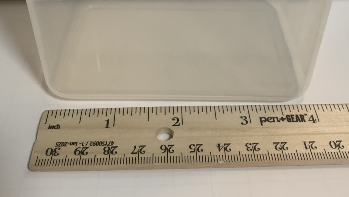 PreOwned Lock & Lock 1.3 Quart Food Storage Container Clean Item rose gold trim