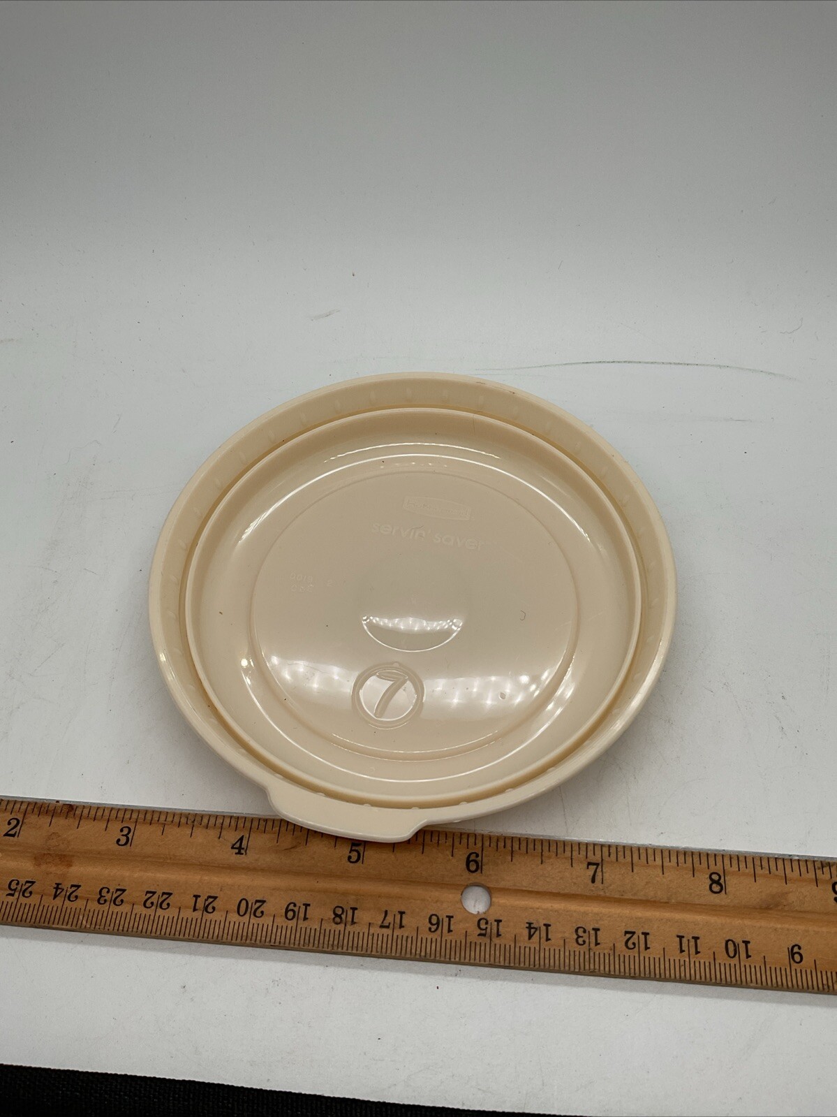 Rubbermaid Servin Saver Replacement Snap Lid – 0019 #7 Round – Almond 4 3/4”