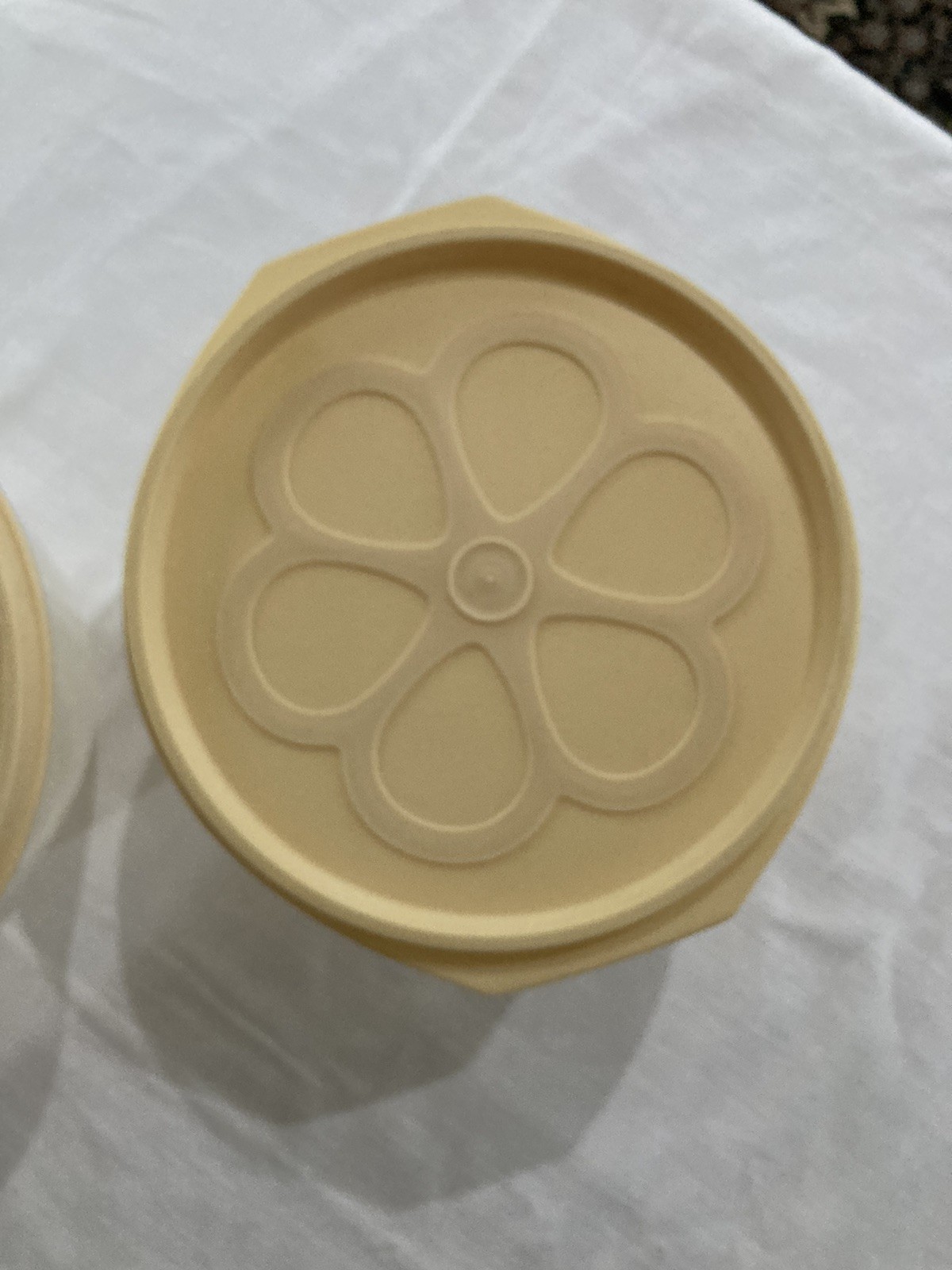 Vintage Rubbermaid Storage Nesting Bowls Set of 3 W/ Daisy Almond Lids