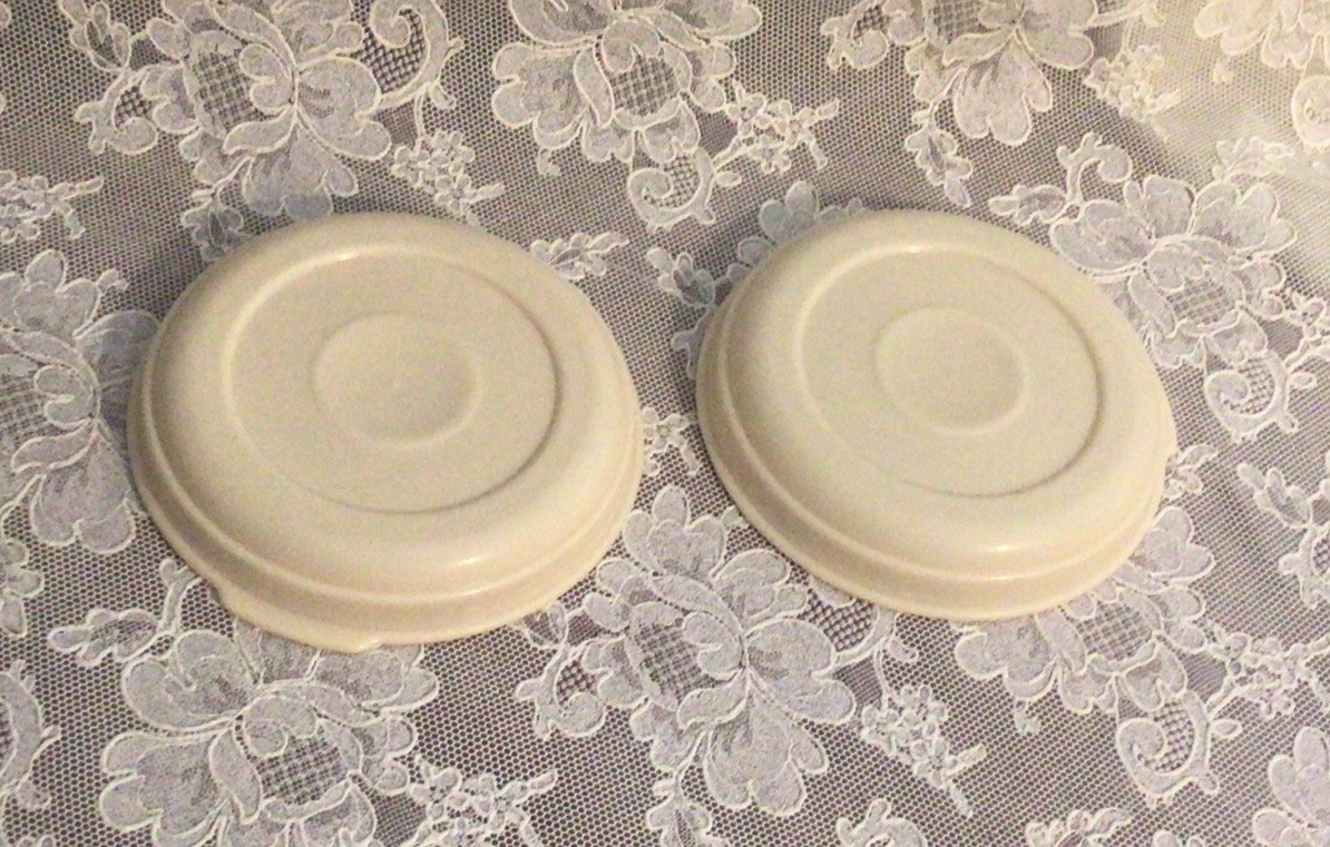 Rubbermaid Servin Saver #1 Round Almond Lid 0025 Replacement Lids ONLY Lot of 2