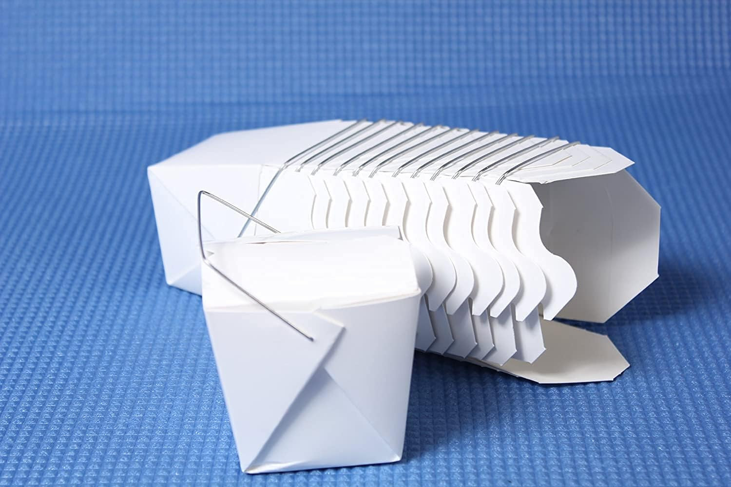 White Chinese Asian Paper Take Out Box with Wire Handle, Leak and Grease Resista