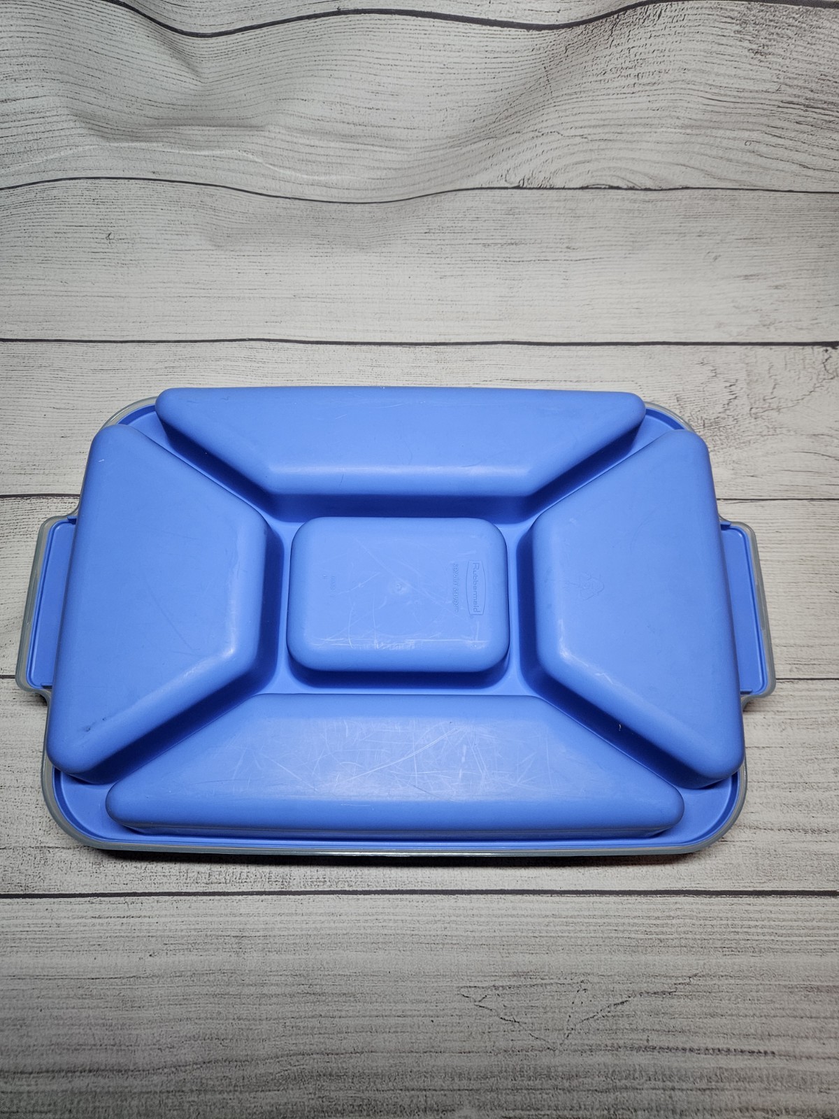 Vintage Rubbermaid Servin’ Saver Sectioned Fruit/Veggie Tray #0833 with Lid