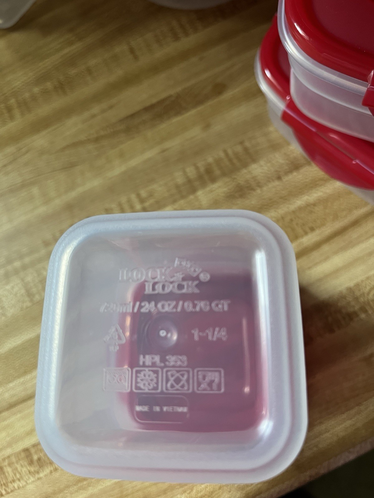 Lock N Lock Set of 6 Storage Containers, Red, NEW