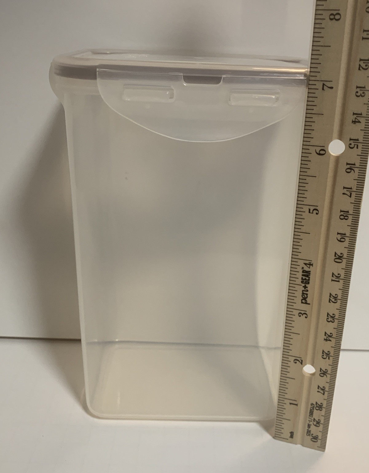 PreOwned Lock & Lock 1.3 Quart Food Storage Container Clean Item rose gold trim