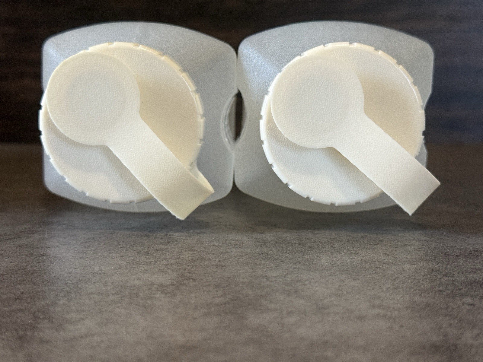 Vintage 1992 New Rubbermaid Set of 2 Servin Savers Pint Size Bottles White Lid