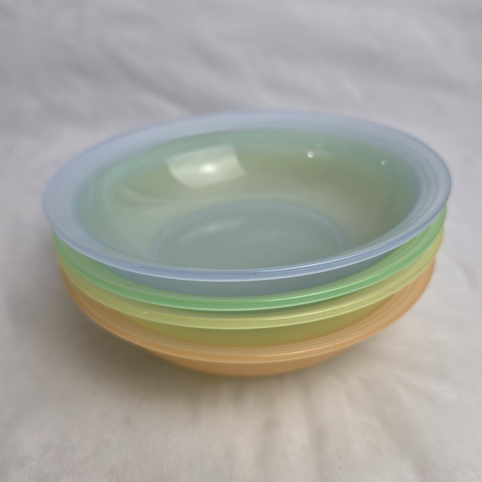 Tupperware Impressions #3470 Salad Cereal Soup Bowls Set Of 4 Colors Rainbow