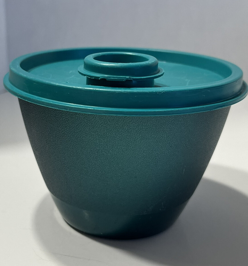 TUPPERWARE #148-28 Green Fridge Storage Bowl with Green Pour Spout Lid #563-9