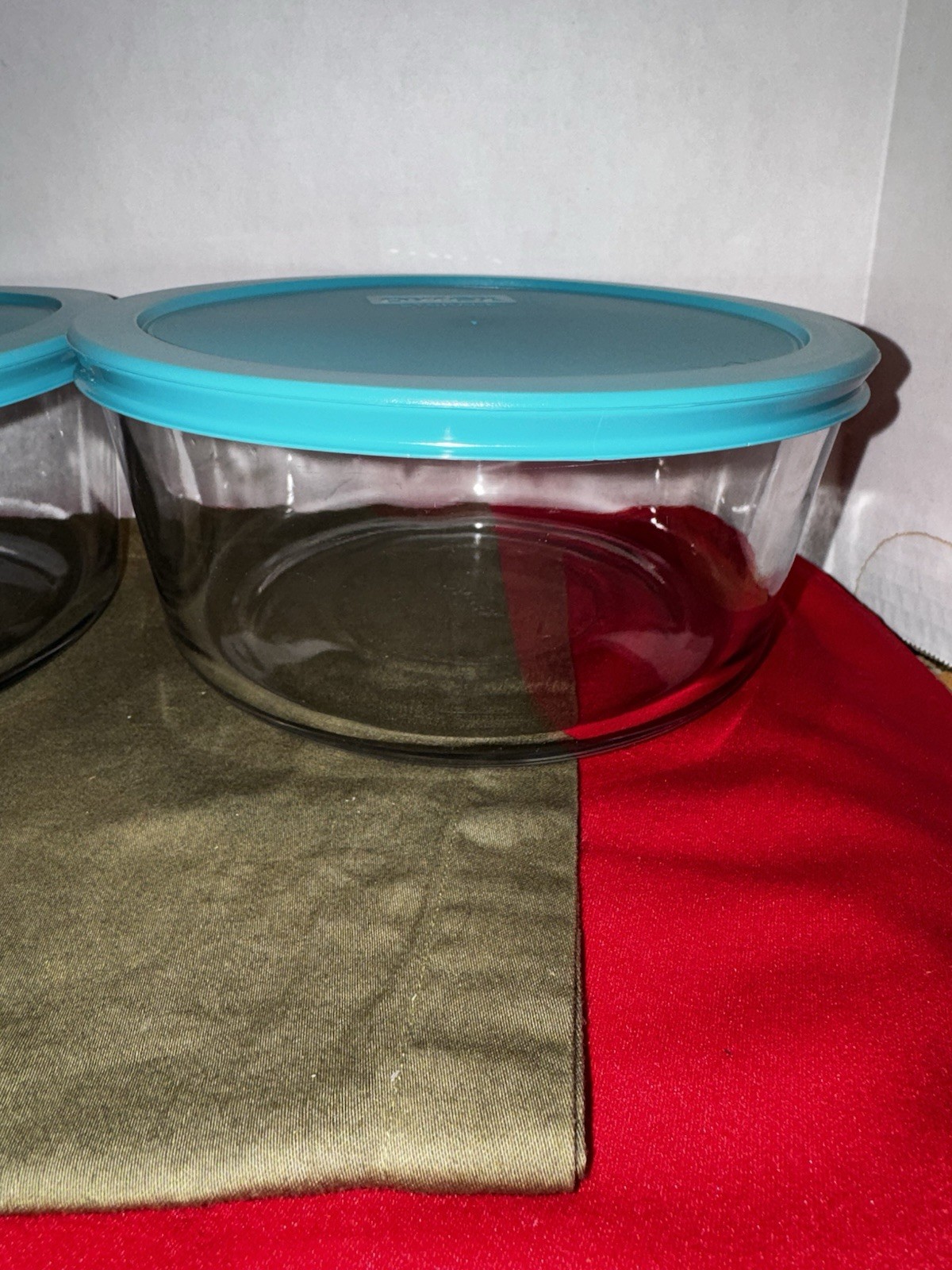 : Pyrex 7203 Glass Storage Bowls 7 Cup Turquoise BPA-Free Lids Set of 2