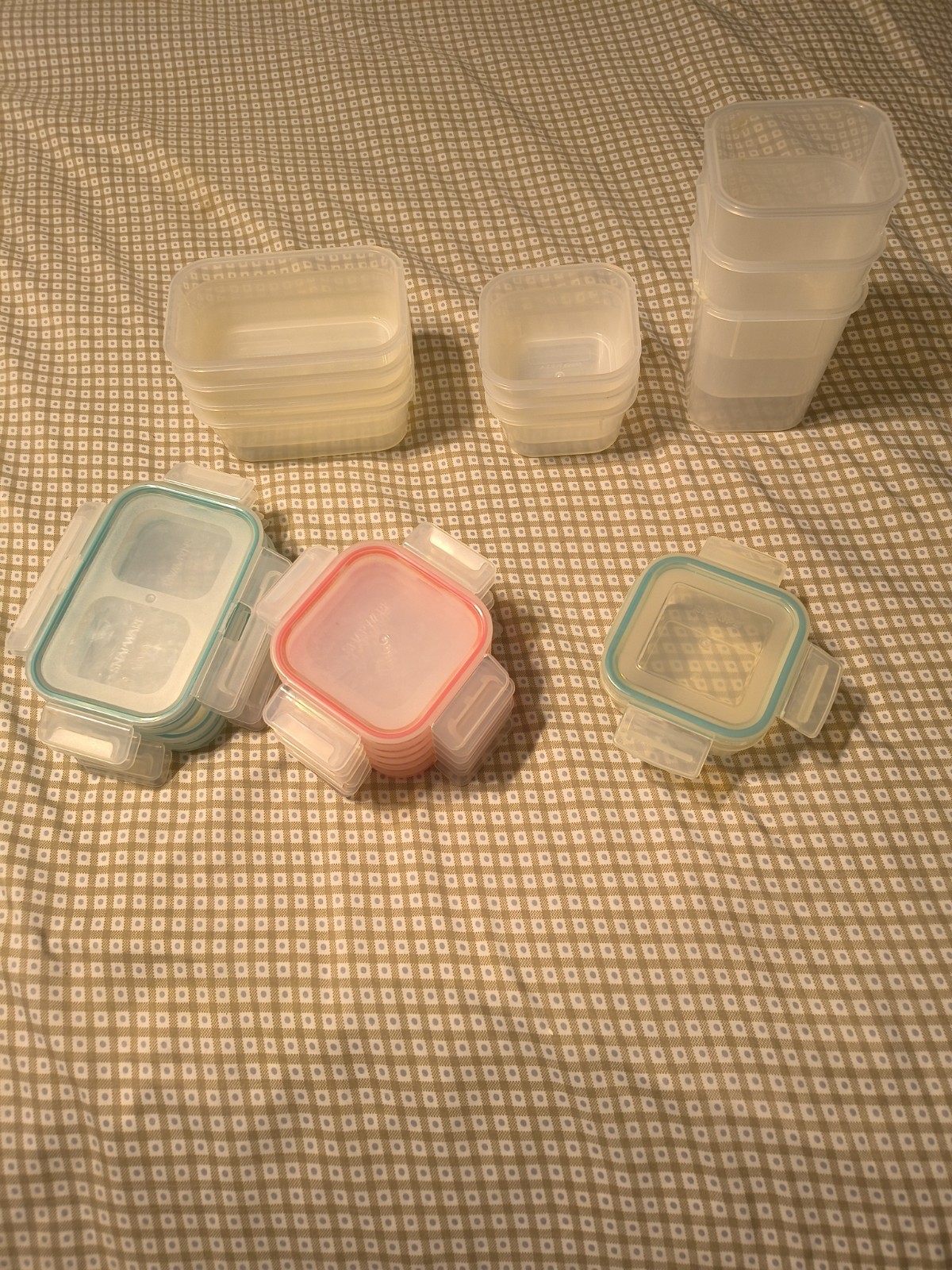 Vintage Snapware Food Storage Container