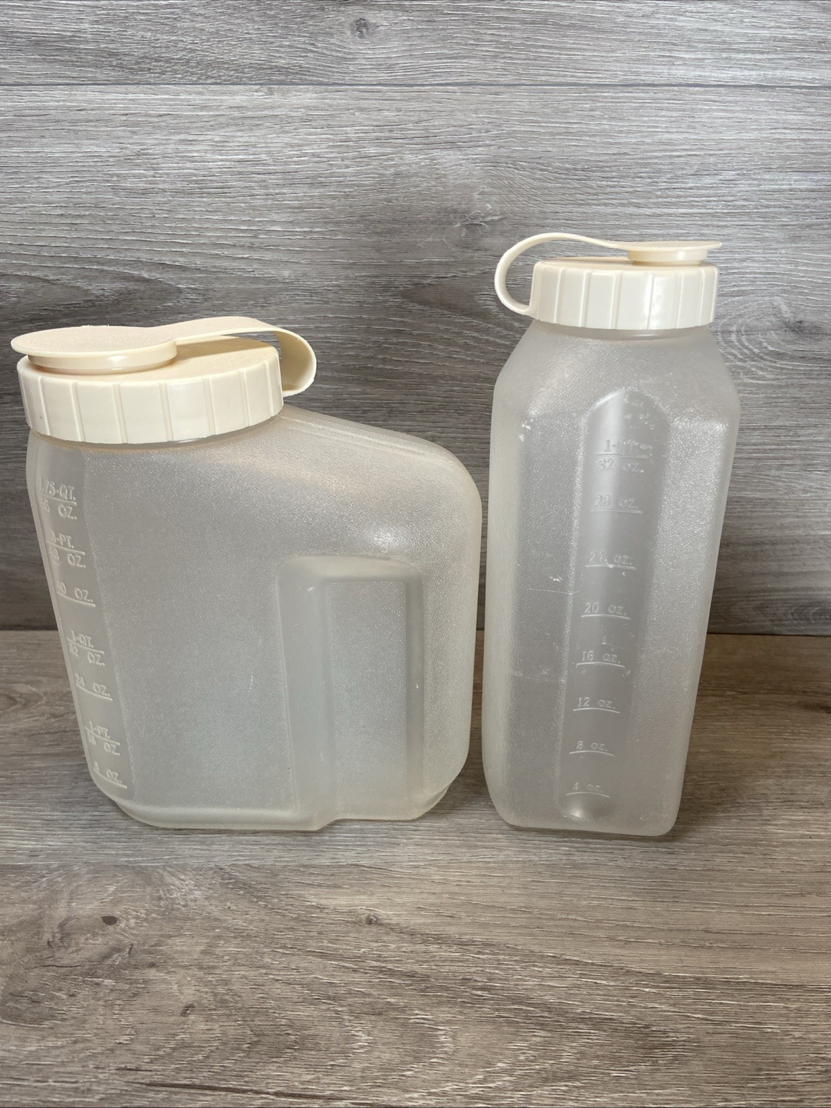 Rubbermaid Servin Saver Bottle Lot Of 4 Pints Quart 1.75 Qt Jug Almond Lids
