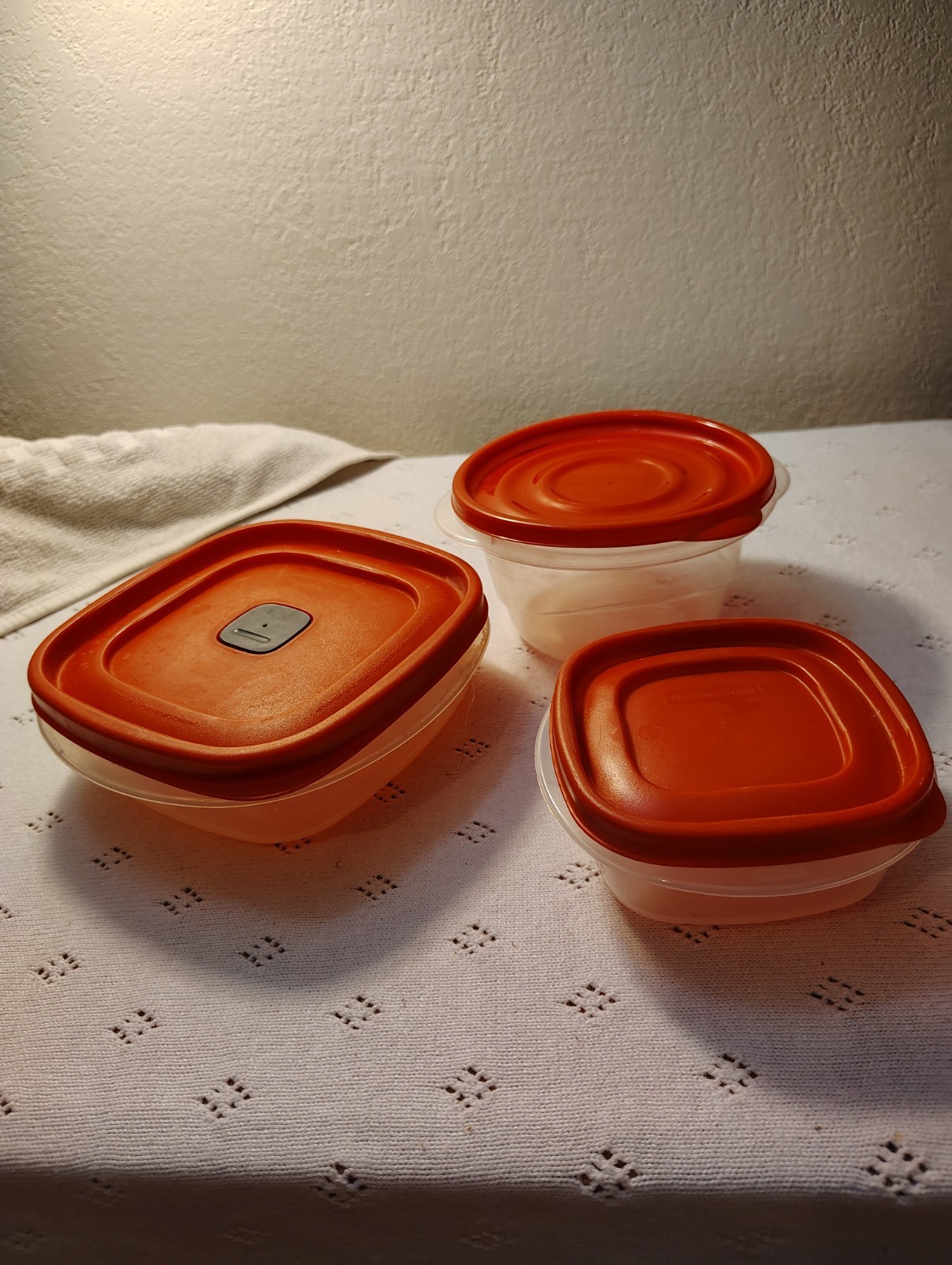 Lot of 3 Rubbermaid Dark Red Storage Containers & Lids 3 cup 3.2 cup 1.25 cup