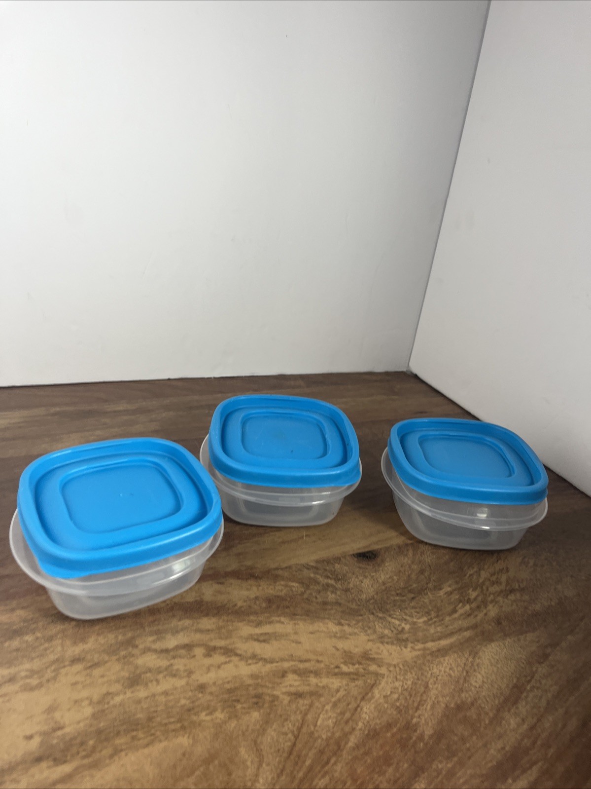 3 Pack 1.25 Cup Rubbermaid Containers W/ Blue Lids 4×4”