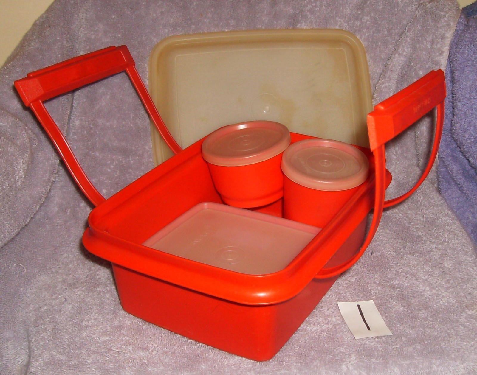 TUPPERWARE PACK-N-CARRY LUNCH BOX REMOVABLE HANDLE SANDWICH 6 OX 5 OZ PAPRIKA #1