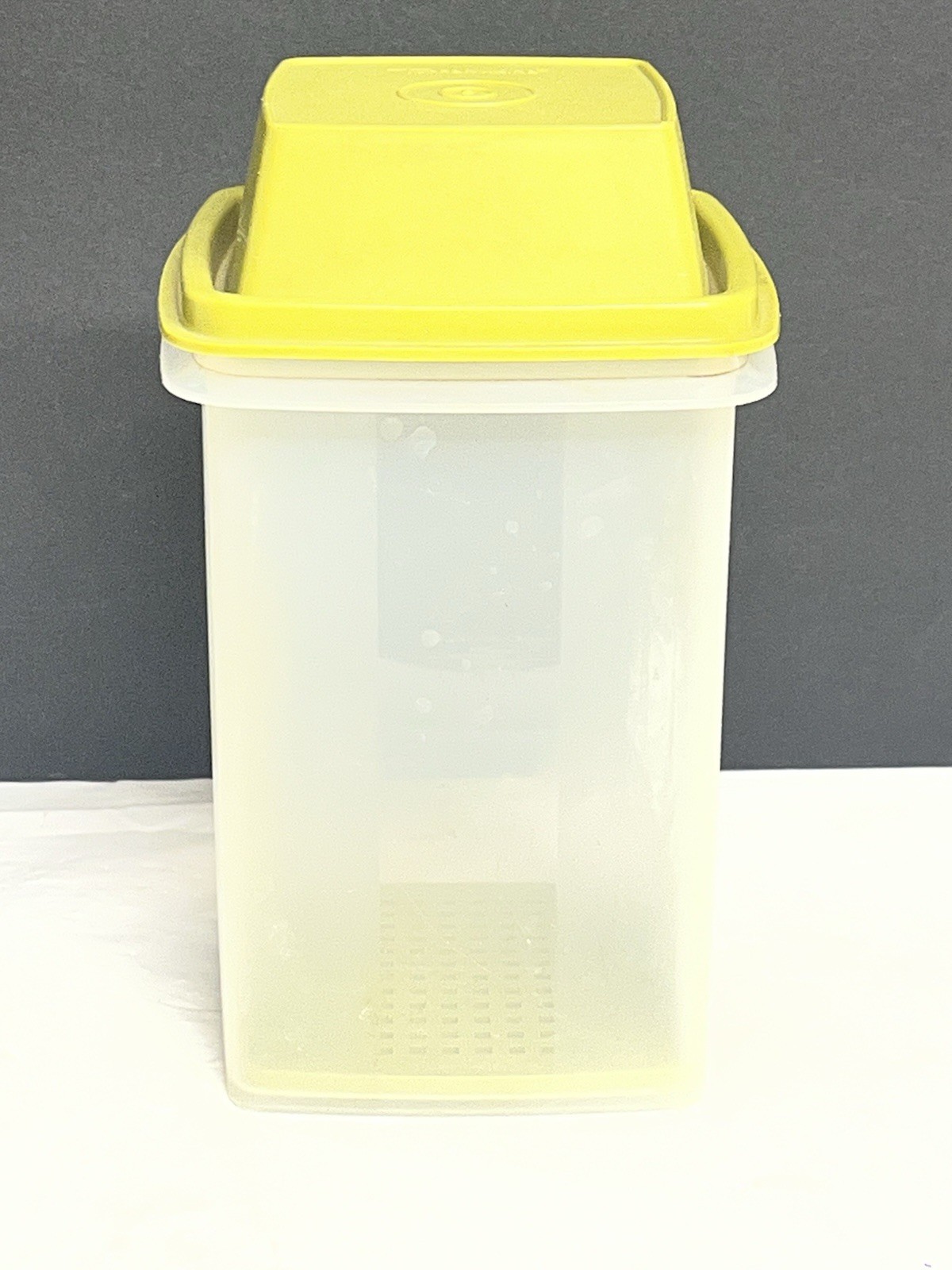 Vintage Tupperware Pick-A-Deli Plastic Pickle Keeper Storage Container #1330-2