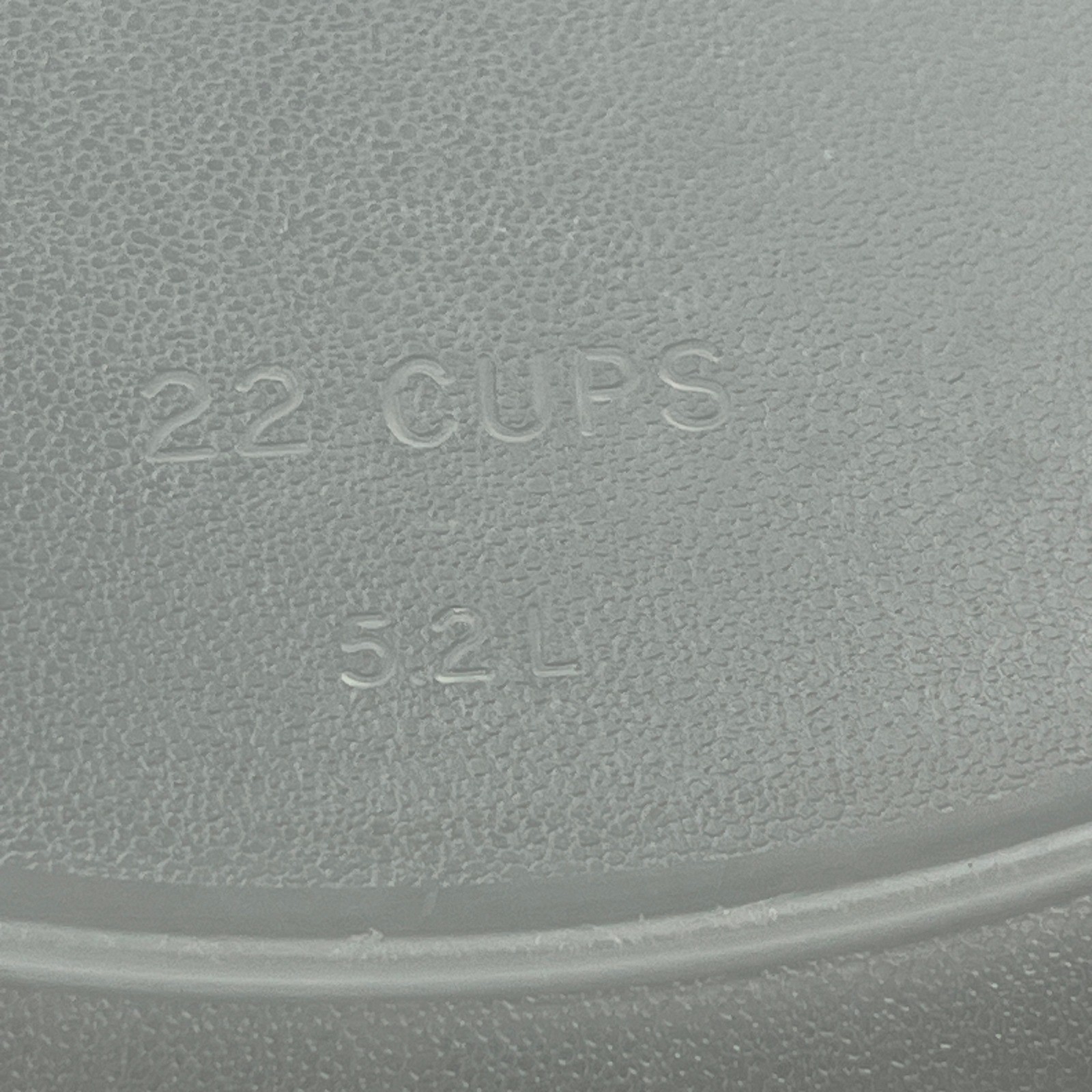 TWO Rubbermaid Servin Saver #5 Food Storage Containers 22 Cup Almond Round Set