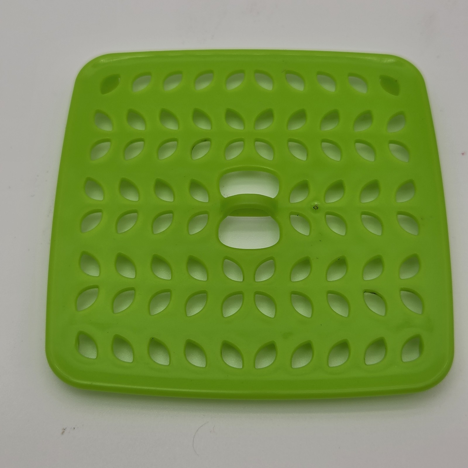 Rubbermaid FreshWorks Containers Produce Saver Vented Lids 6.3 Cups Set Of 2