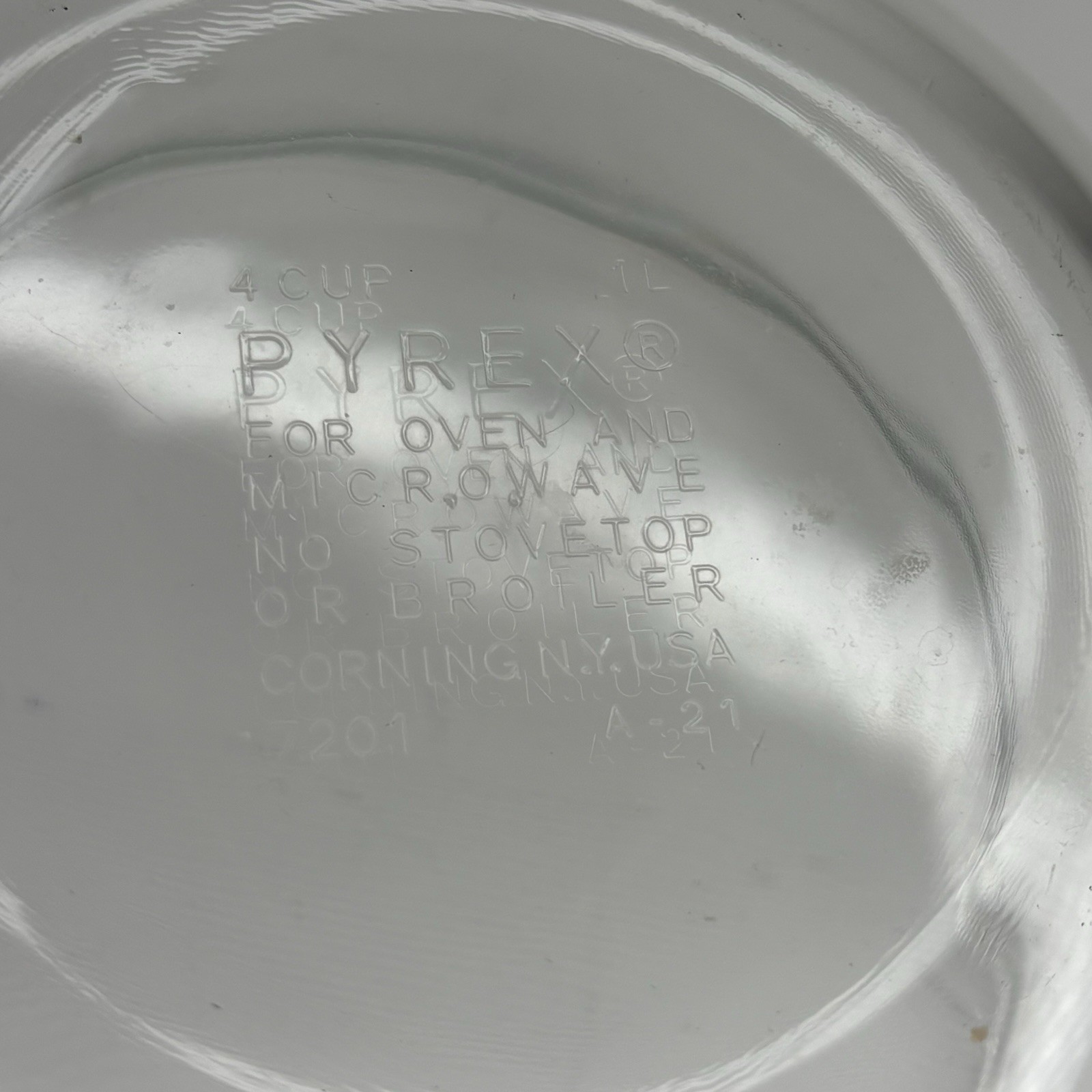 PYREX: 2x 2 Cup (7200) & 1x 4 Cup (7201) Glass Mixing Measuring Bowls