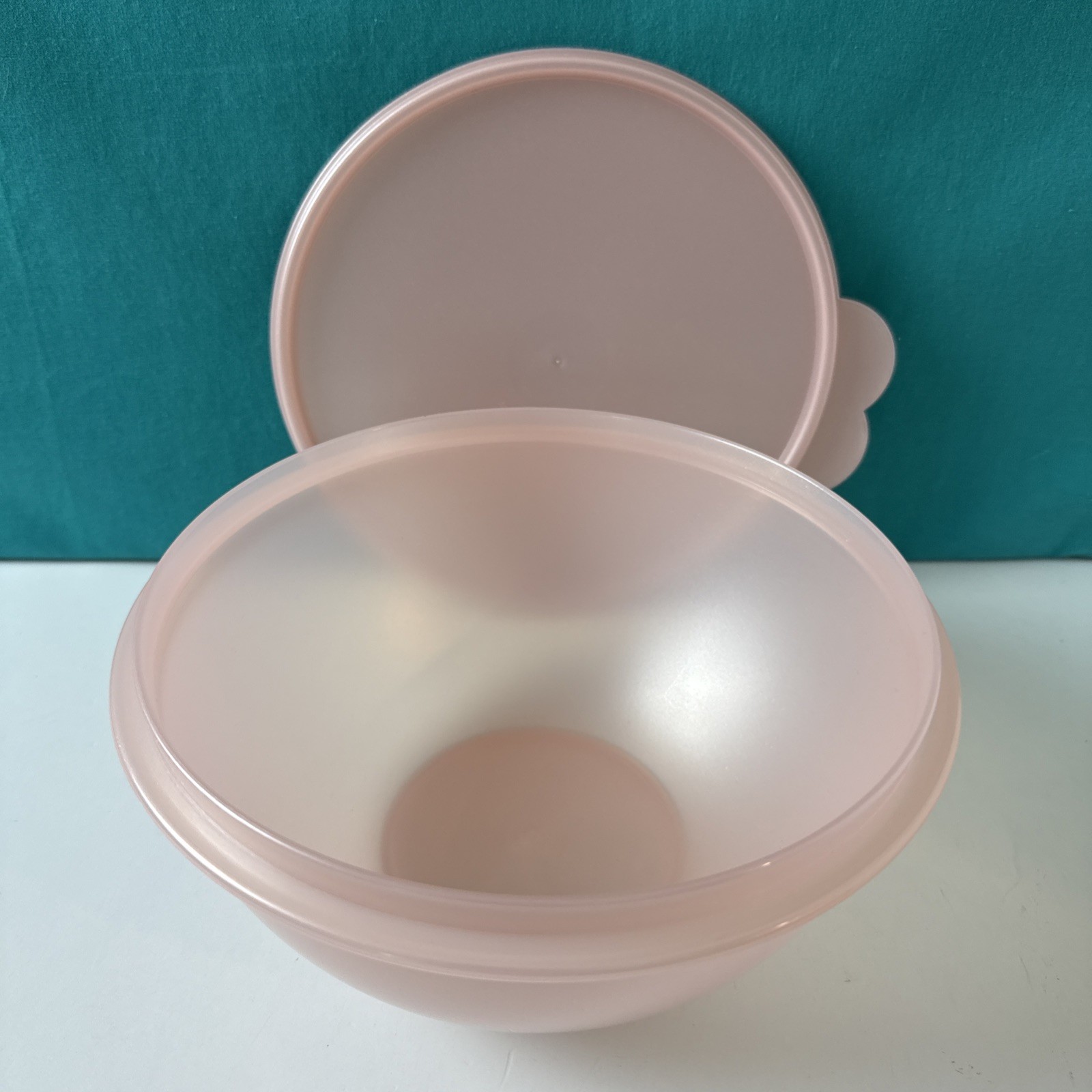 Tupperware Wonderlier Bowl & Seal 7.5 Cup Mixing Bowl Rosa Pink New 7.5