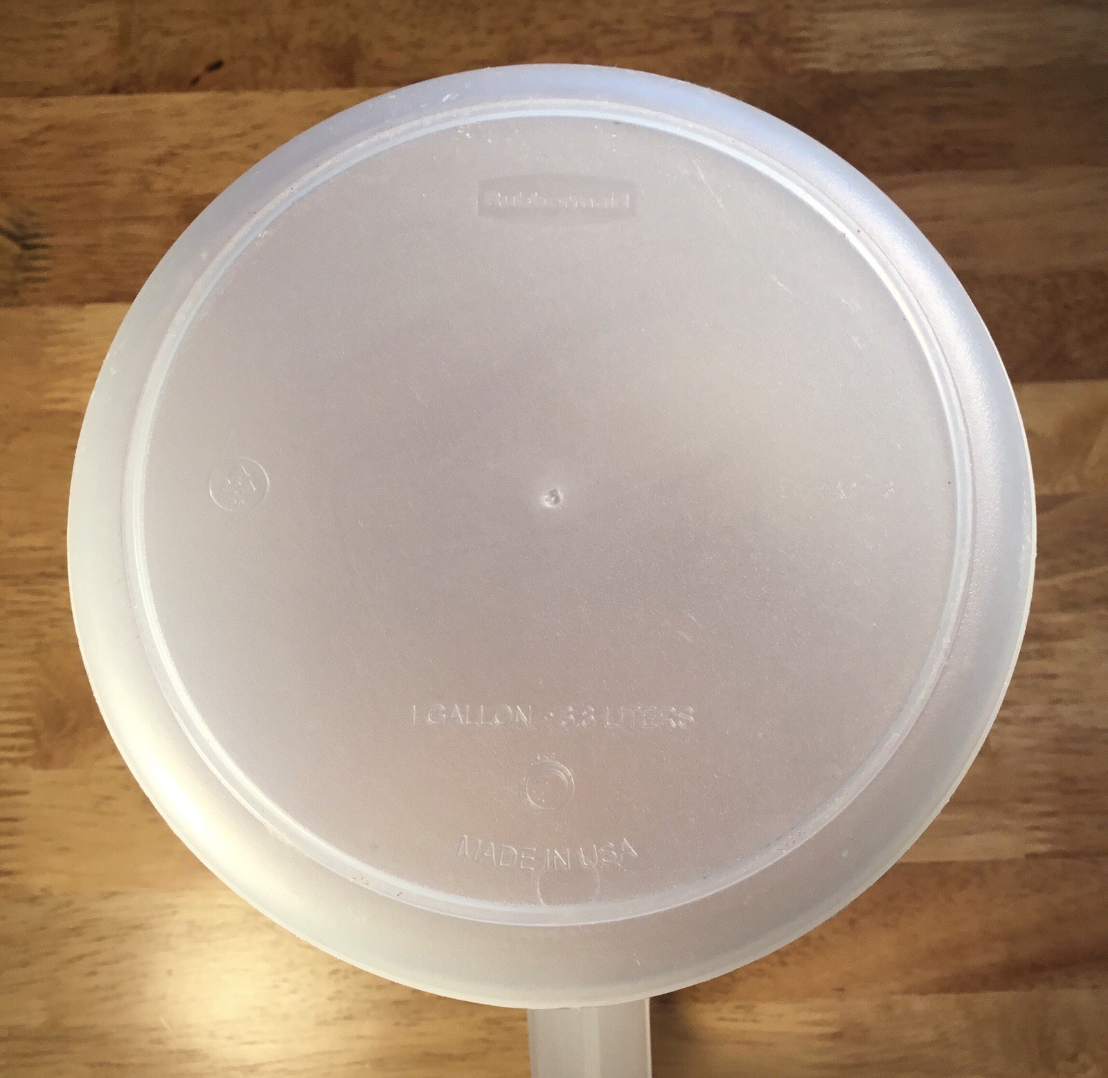 Rubbermaid One Gallon Sheer Pitcher (#1A21) w/White Lid