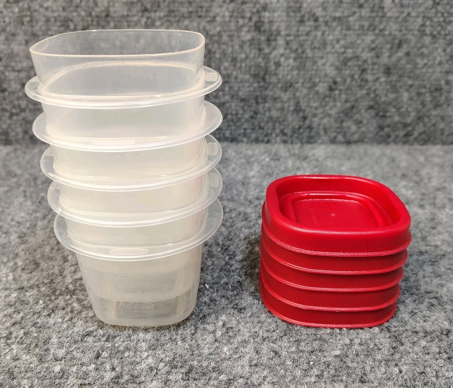 Lot of 5 Rubbermaid 118 ml 0.5 Cup / 4 oz Storage Food Containers With Red Lids