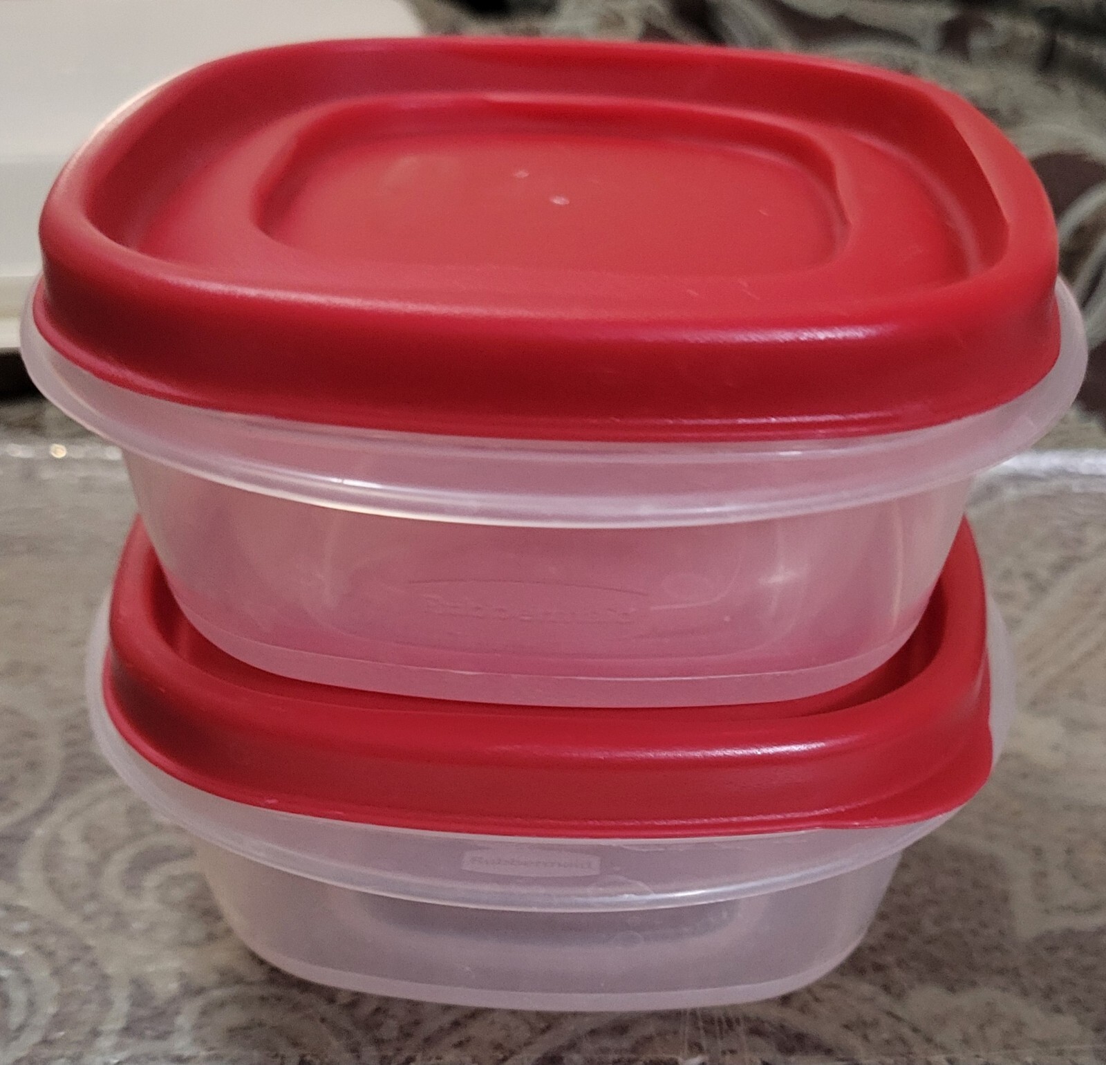 Rubbermaid 7J56 Red Easy Find Lid 1.25 Cup Food Storage Container Set Of 2