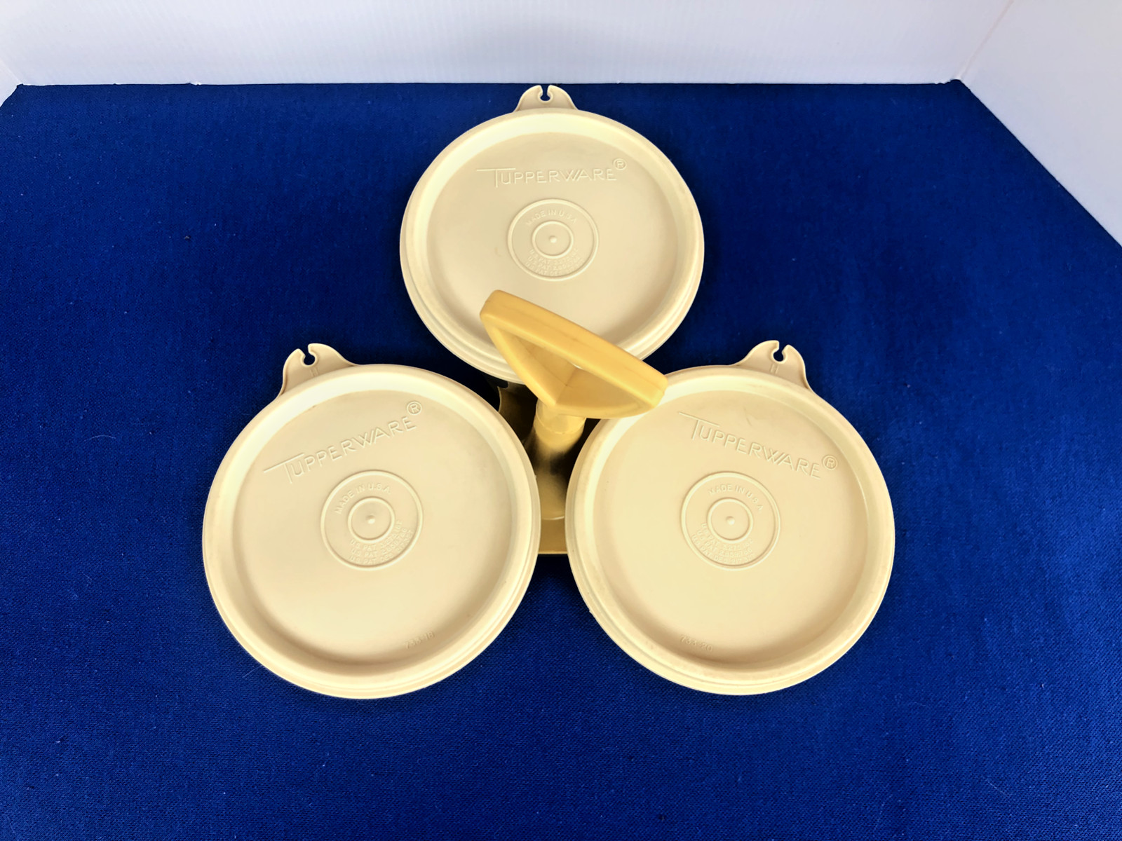 VINTAGE TUPPERWARE Condiment Serving Triple Caddy Handle Removable Bowls & Lids