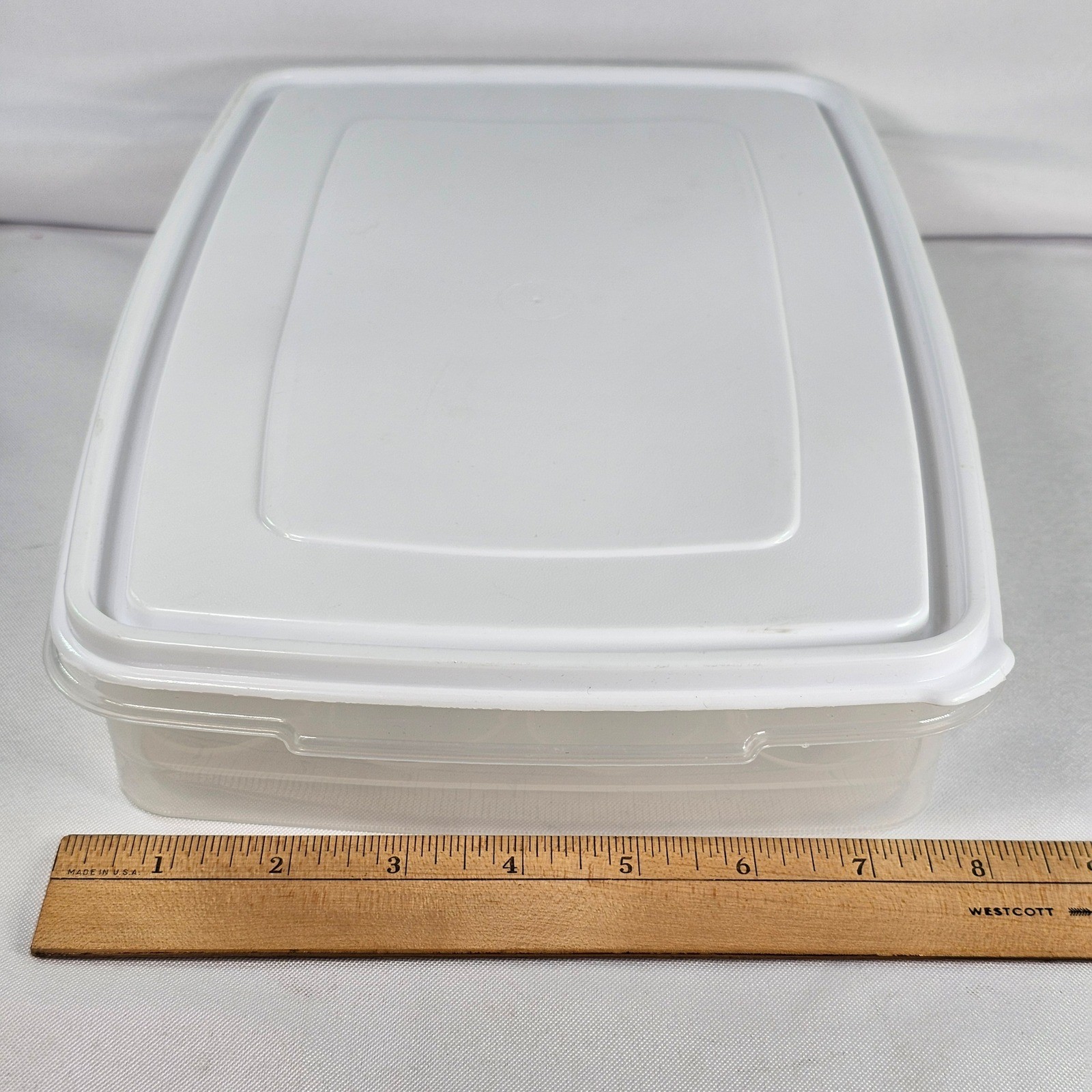 Vintage Rubbermaid Egg Carrier Storage Container with Lid 20 Slot Clear White