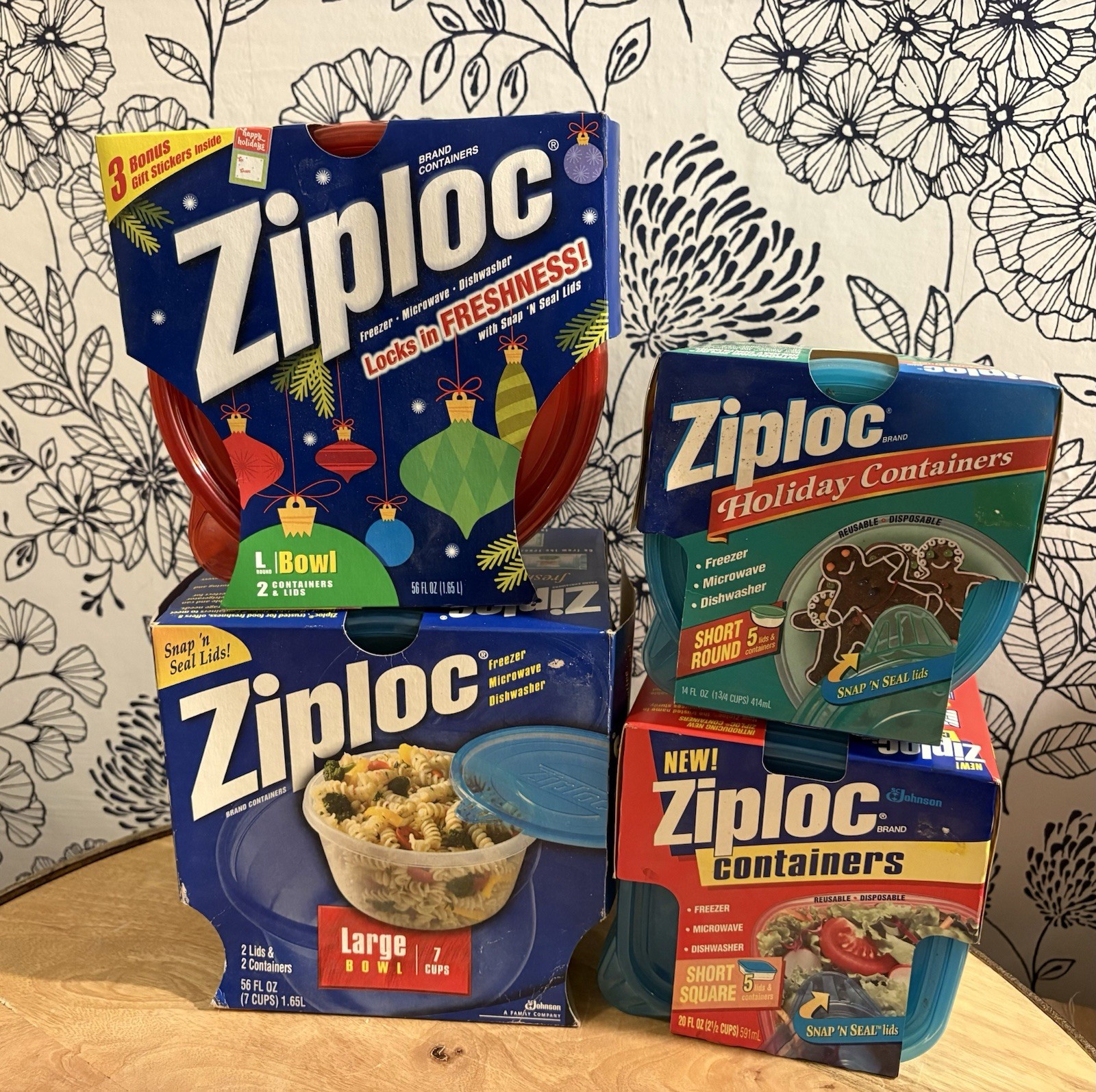 Ziploc Snap N Seal Container Vintage Large Plain/Christmas Small 14 In Lot NEW