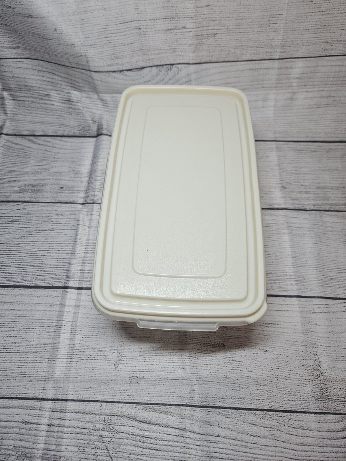 Rubbermaid Servin’ Saver RECTANGLE Container #9 WITH LID – 12 cups – 10″ x 6″
