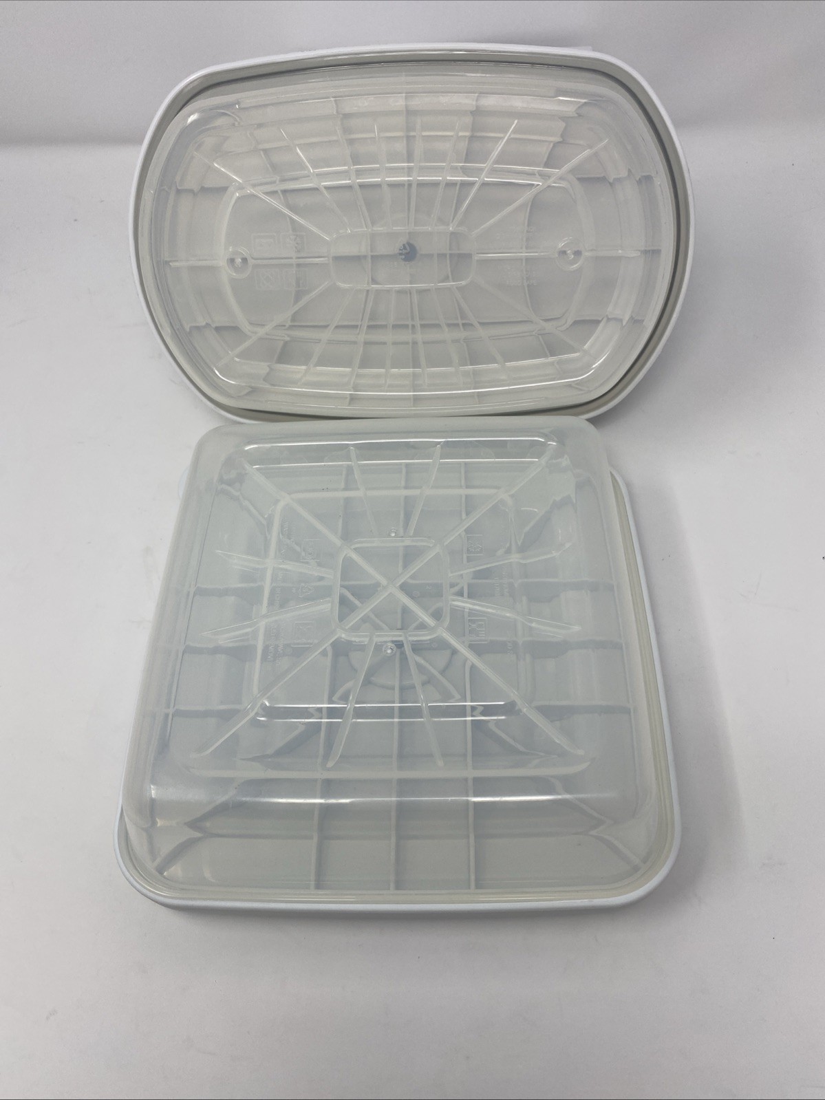 Food Saver Vacuum Sealed Lunch/ Meal Containers 2 pc With Adapter & Instructions