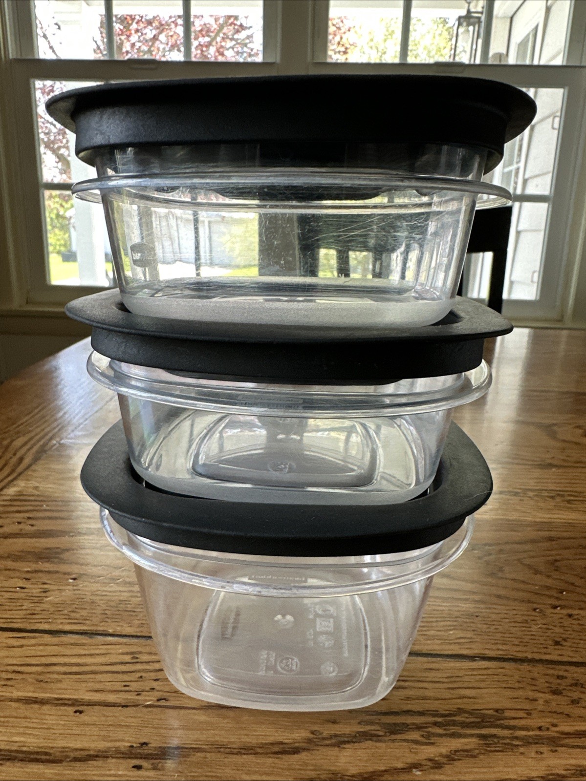 3 Rubbermaid Premier Storage Containers 1.25 C & 2 C Black Lid Clear Acrylic