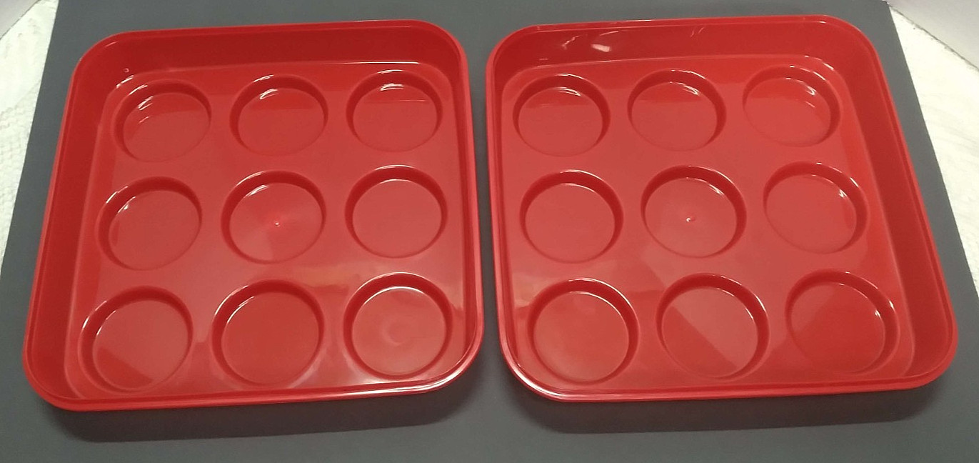 Sure Fresh reusable plastic 9 cupcake container.