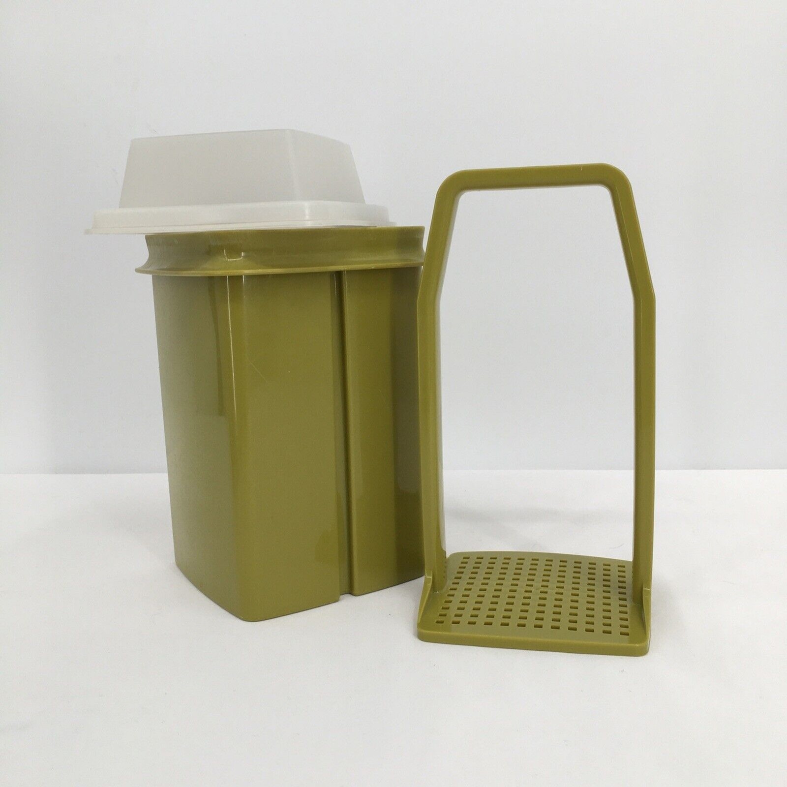 Vintage Tupperware Pick-A-Deli Pickle/Olive Keeper – Avocado Green – # 1330-3