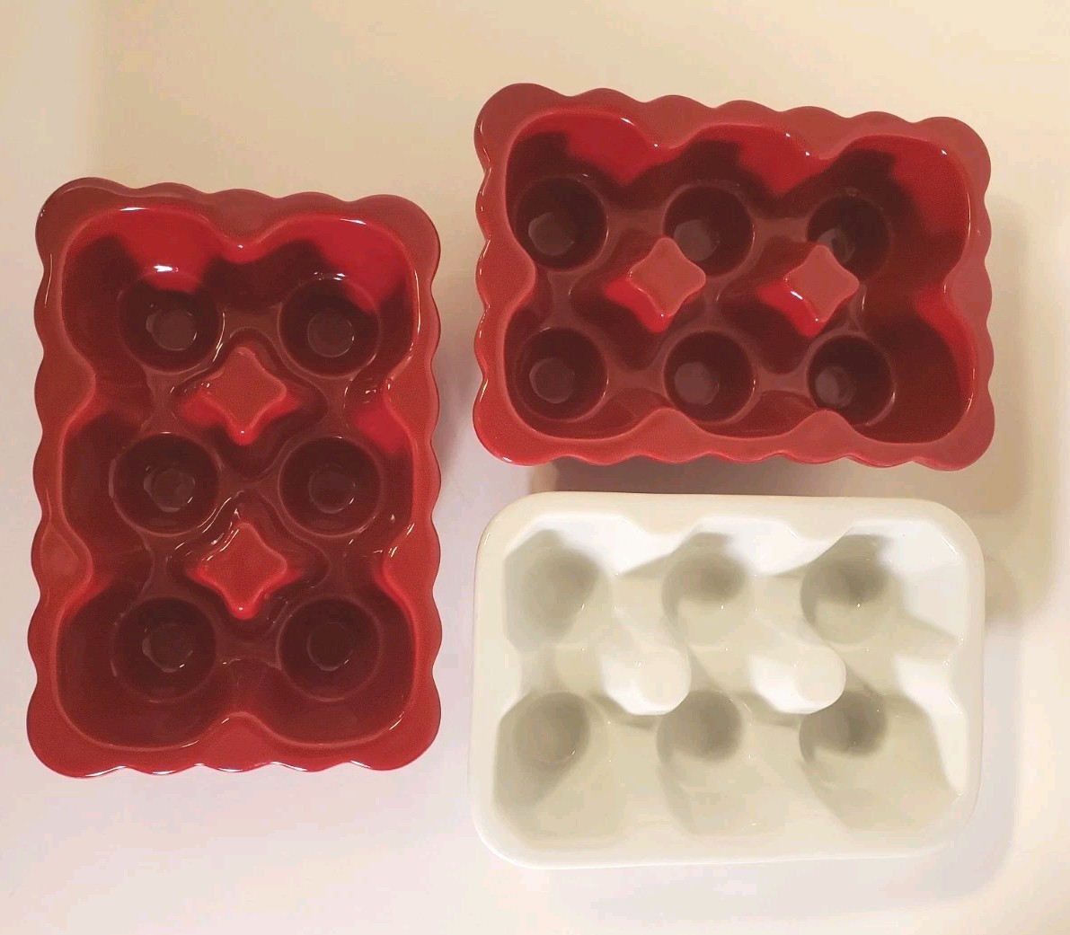 3 Ceramic Egg Carton Holders Storage Containers – Each Hold 6 Eggs 1 White 2 Red
