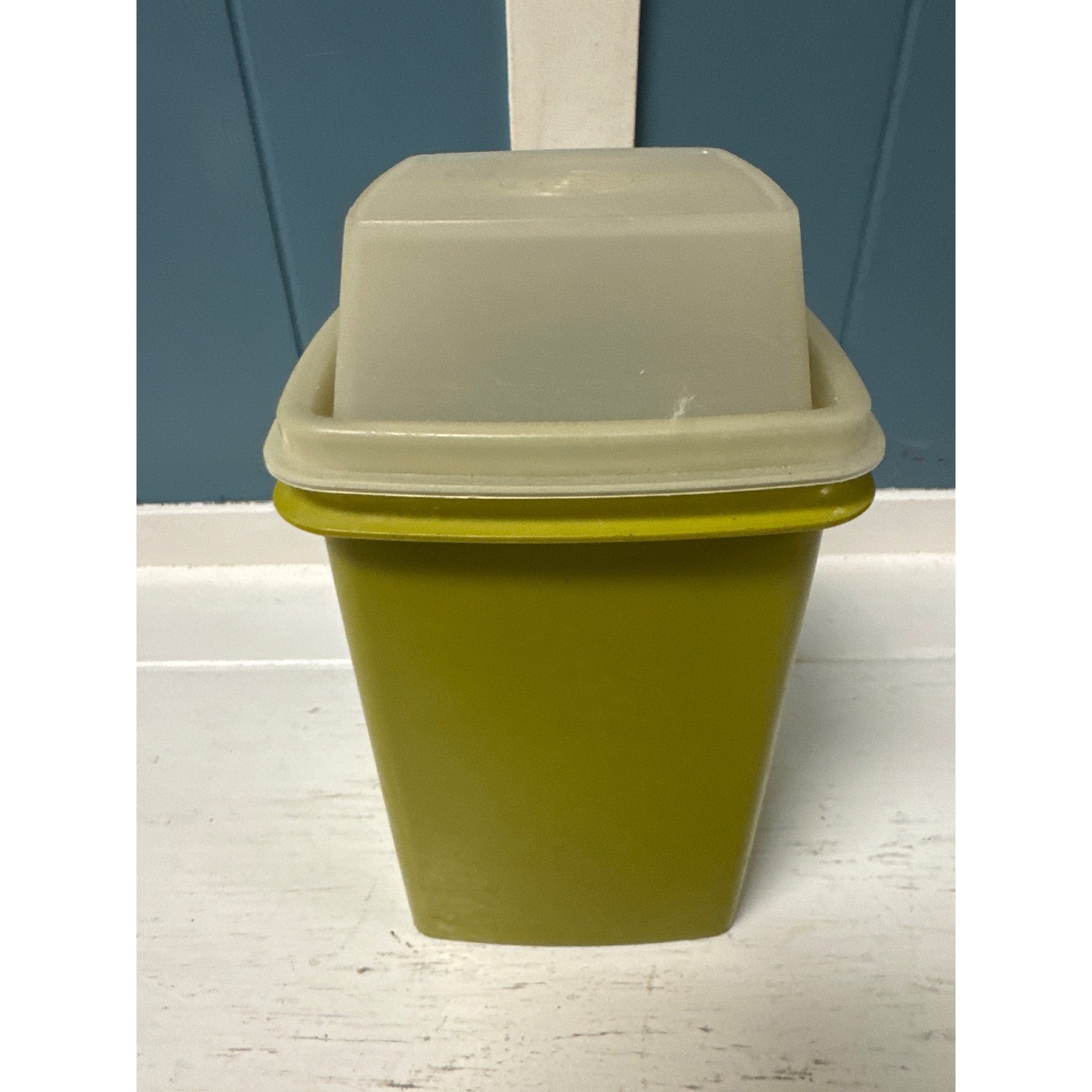 Vintage Tupperware Gadget Keeper Herb Spice Rack Container Strainer Olive