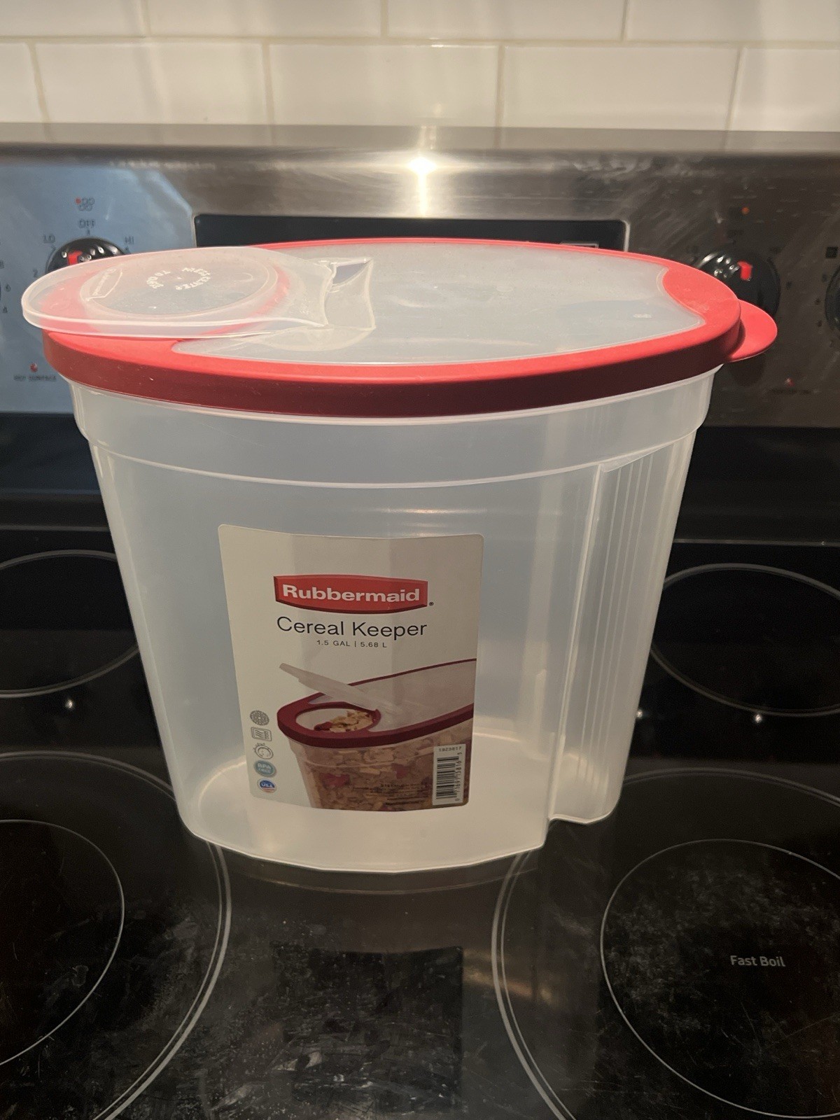 Rubbermaid Cereal Keeper 1.5 Gallon (5.68L) Plastic Storage Container – Red Lid