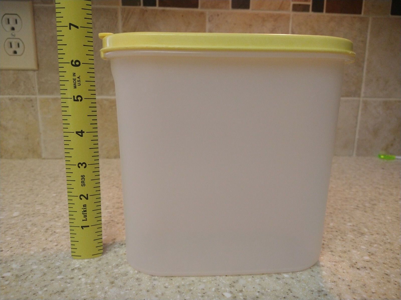 Tupperware Modular Mate Sheer 1613 w/Yellow Pour Lid 7 1/4 Cups Container 1.7l