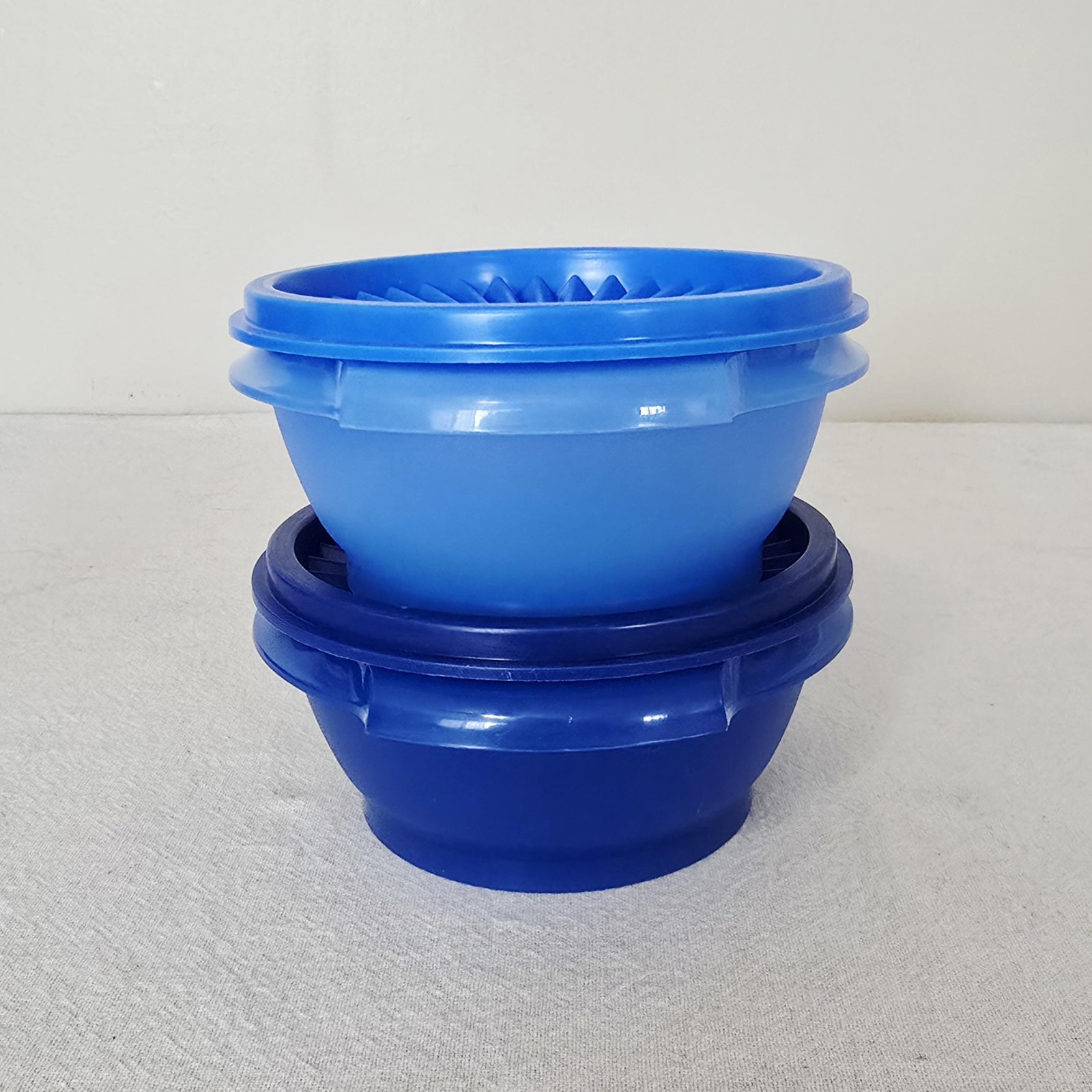 Tupperware Servalier Bowls 1 1/4 Cup With Seals Set Of 2