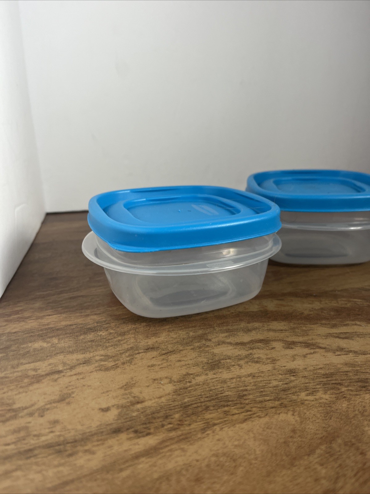 3 Pack 1.25 Cup Rubbermaid Containers W/ Blue Lids 4×4”