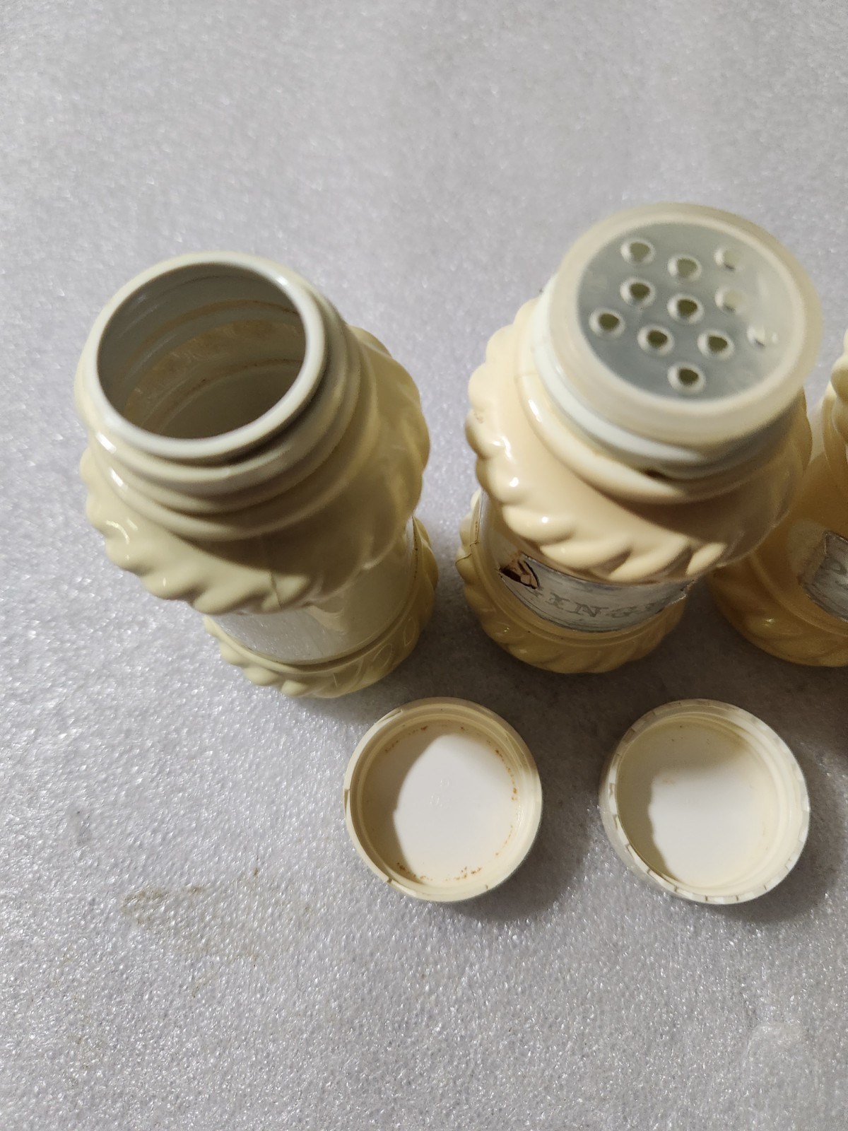 4 Vintage Plastic Kitchen Spices Bottles • Ginger – All Spice – Paprika – Blank