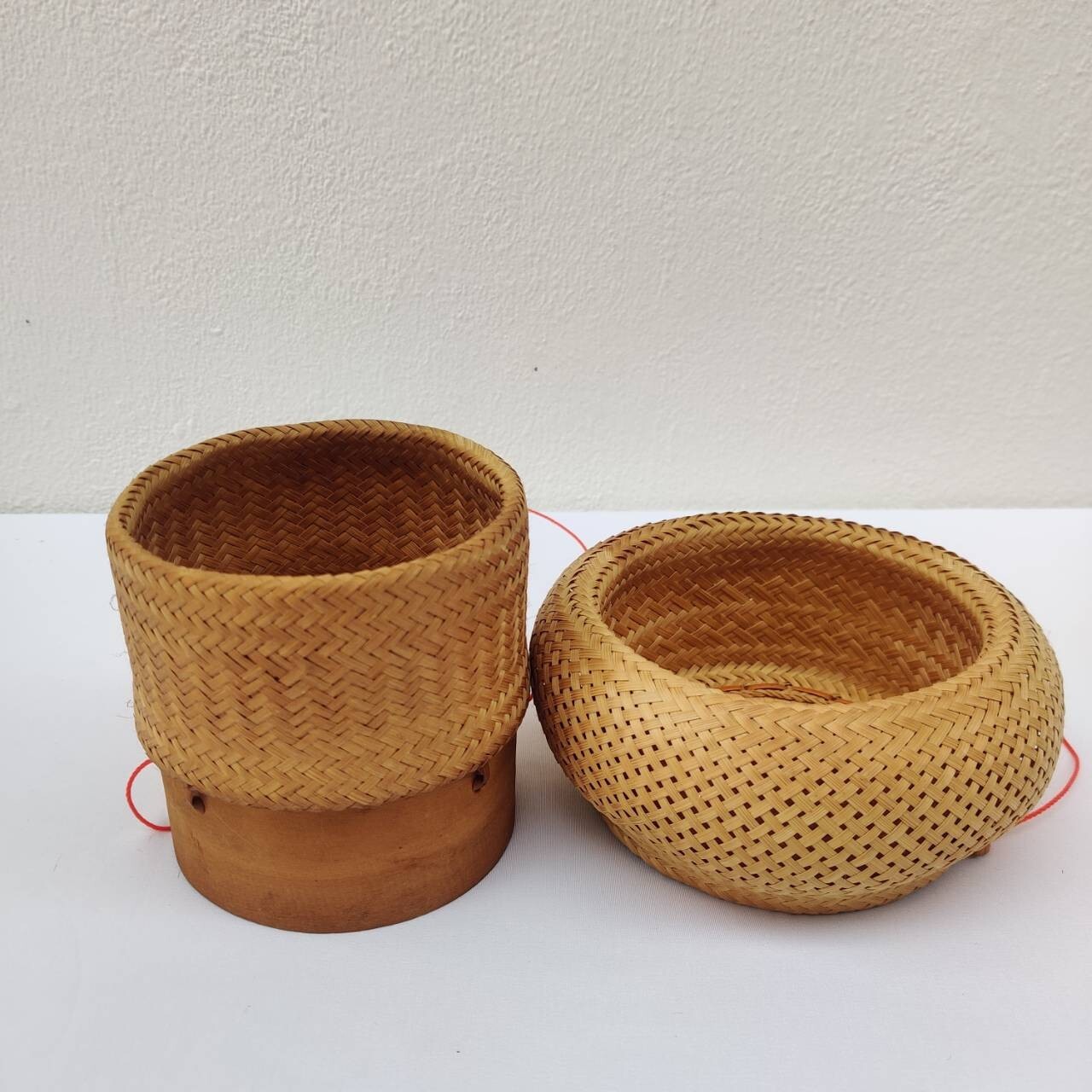 Sticky rice basket made from bamboo Comes with a cloth to put the sticky rice in