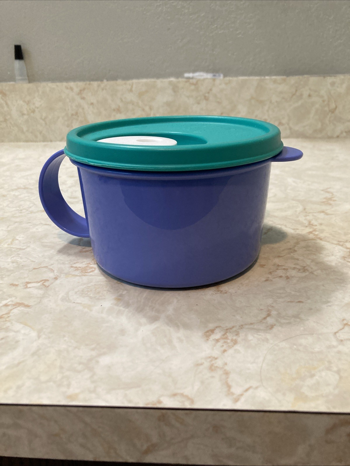 Tupperware 16 Oz. Crystal Wave Soup Mug Bowl Microwave Vent Container