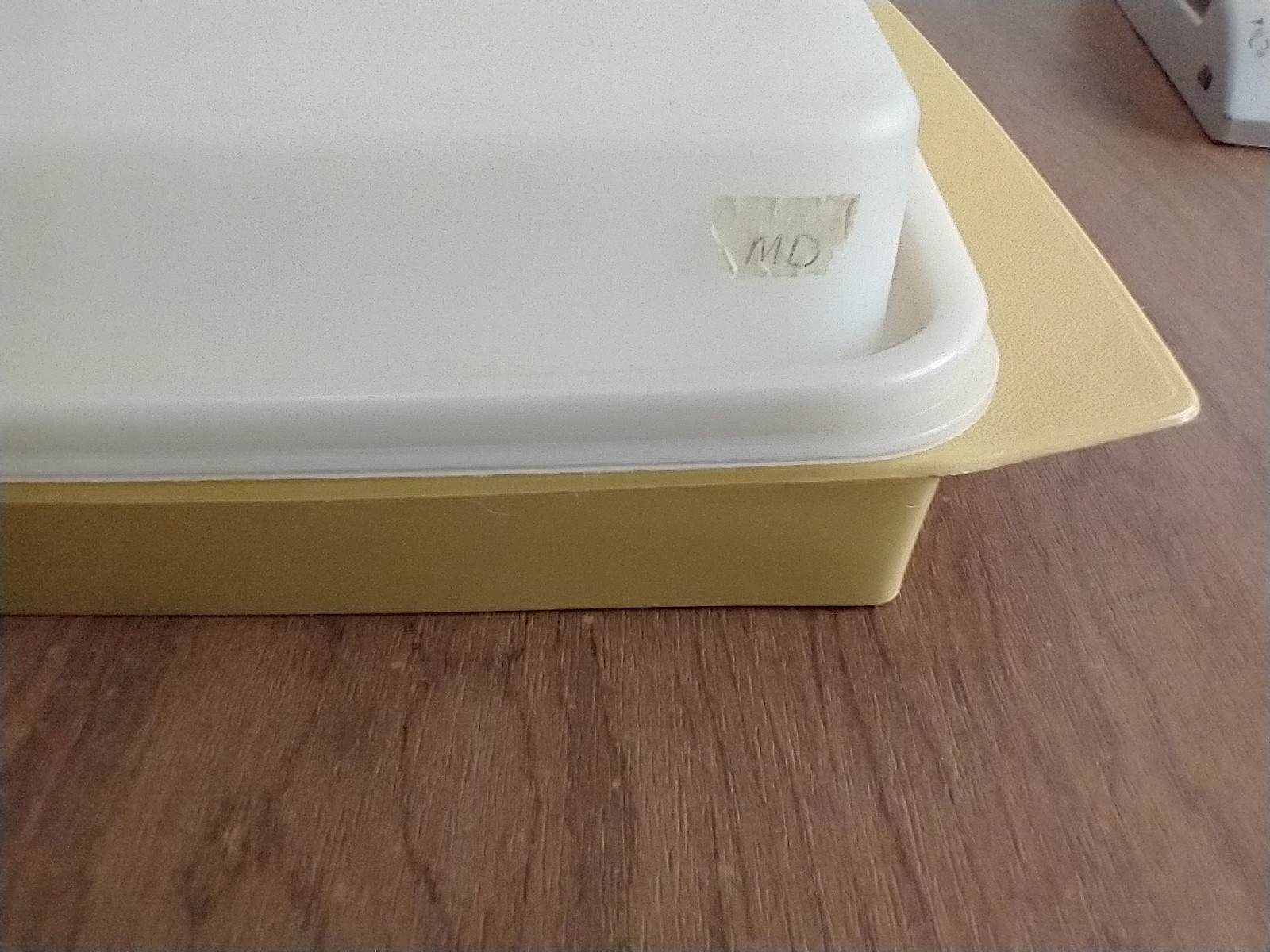 Tupperware Deviled Egg Keeper Beige with Both Inserts 723-1 GUC Needs Cleaning