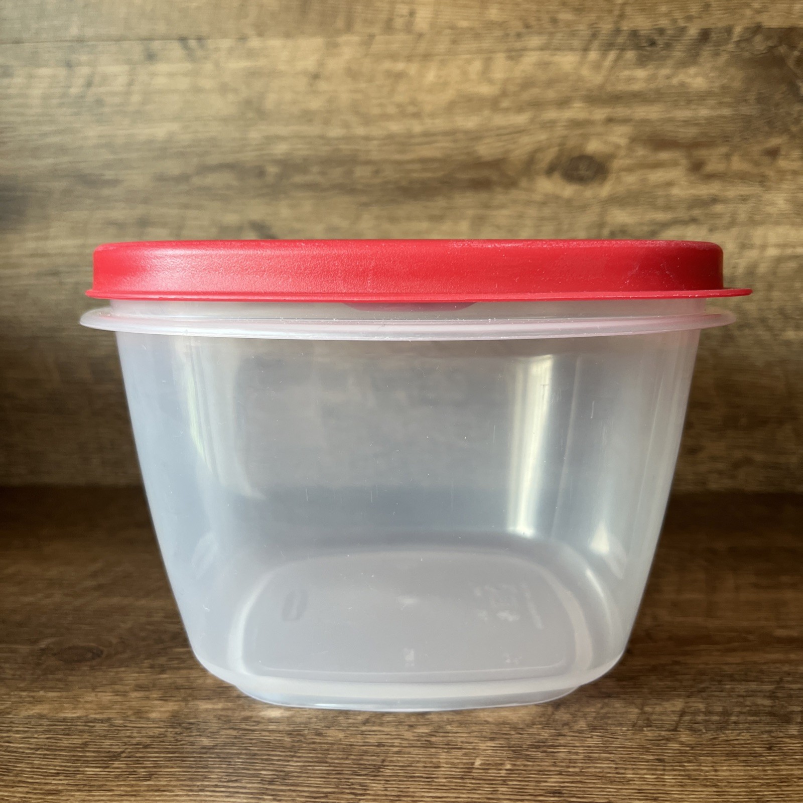 Rubbermaid 7 Cup 1.6 L Containers 7J63 Easy Find Red Snap Lid Vented VERY NICE!