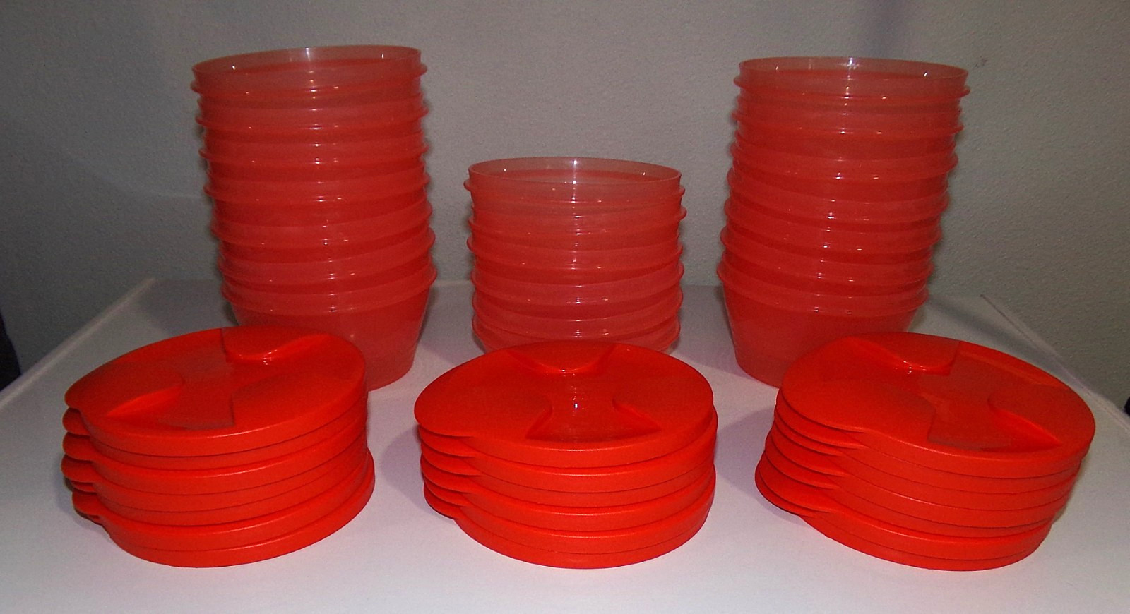 40Pc Tupperware Coral DUO Bowls (14) 5395A & (6) 5422A + 20 Interlocking Lids