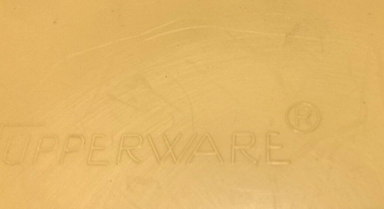 Tupperware 10.5″ W x 6.5″ H Round Cake Carrier Holder Yellow #684-3 – VINTAGE