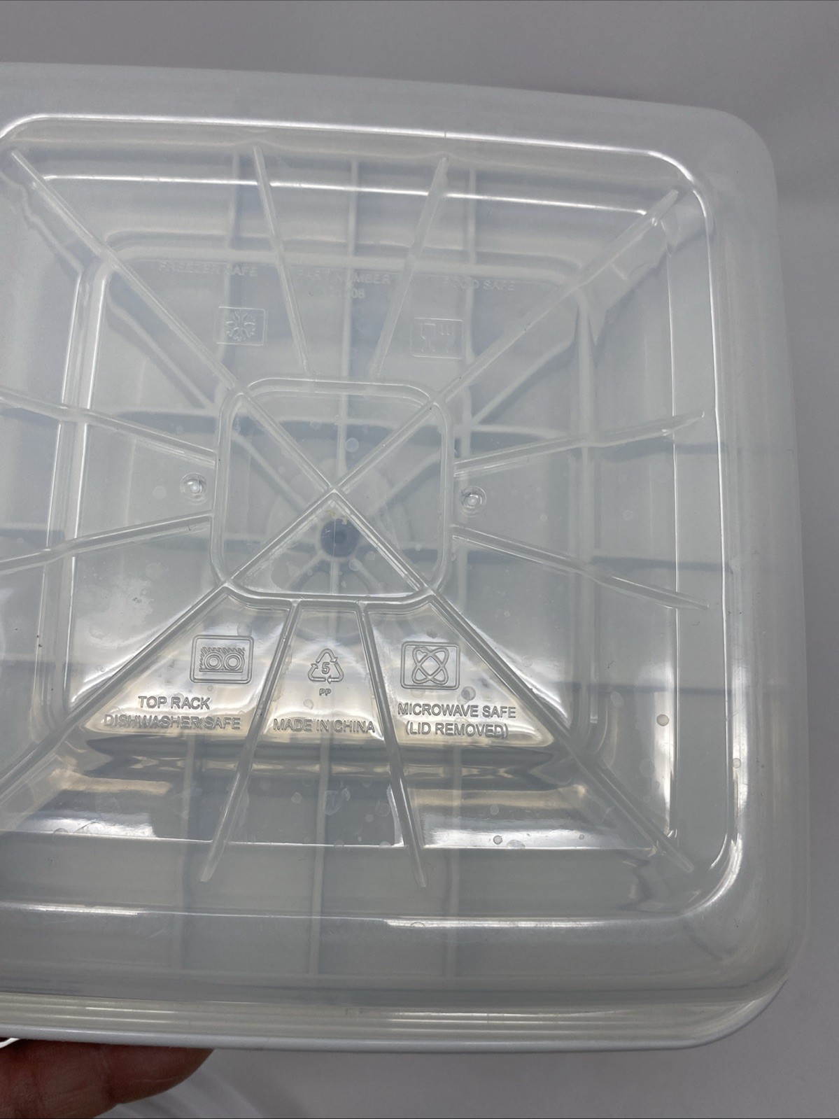 Food Saver Vacuum Sealed Lunch/ Meal Containers 2 pc With Adapter & Instructions