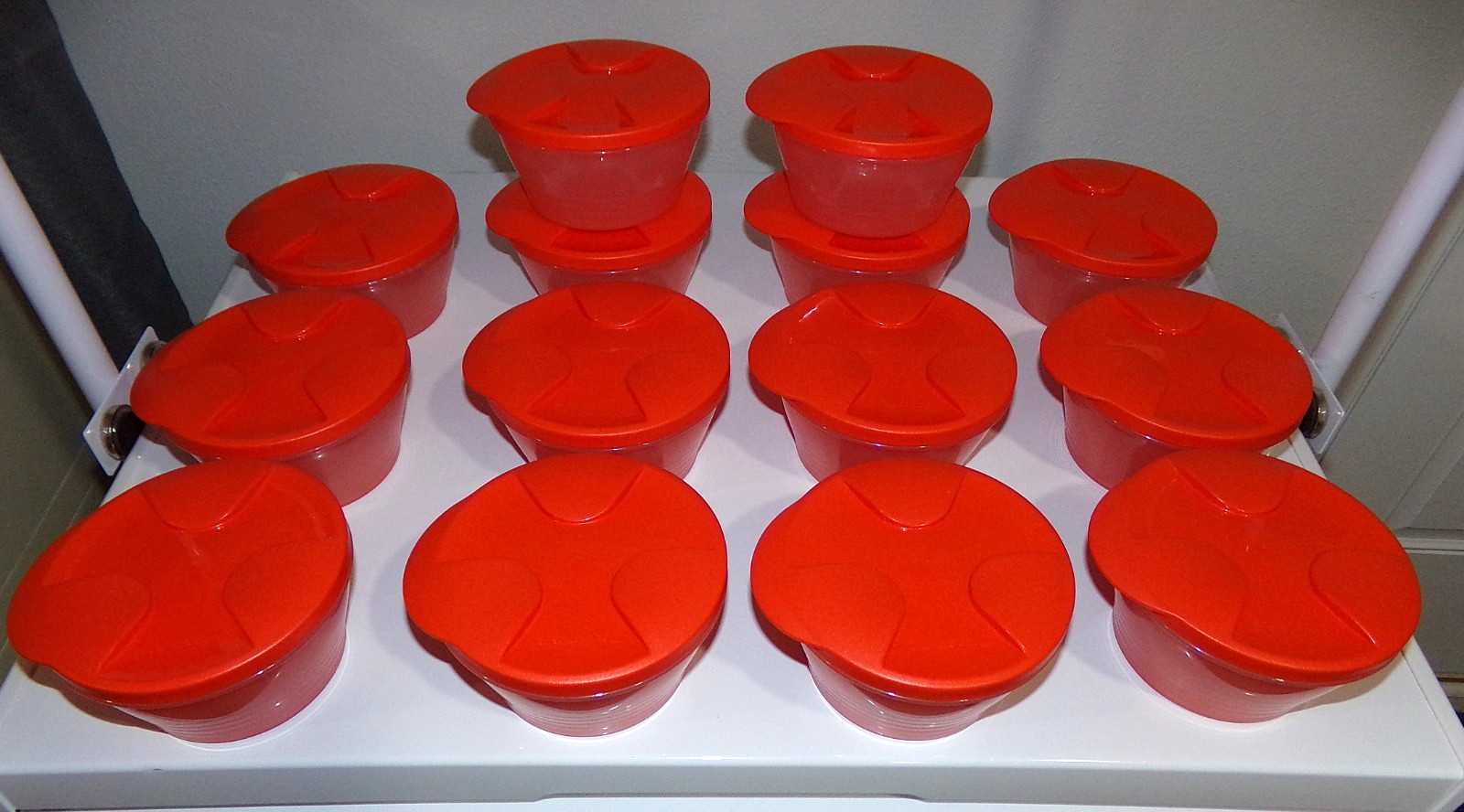 40Pc Tupperware Coral DUO Bowls (14) 5395A & (6) 5422A + 20 Interlocking Lids