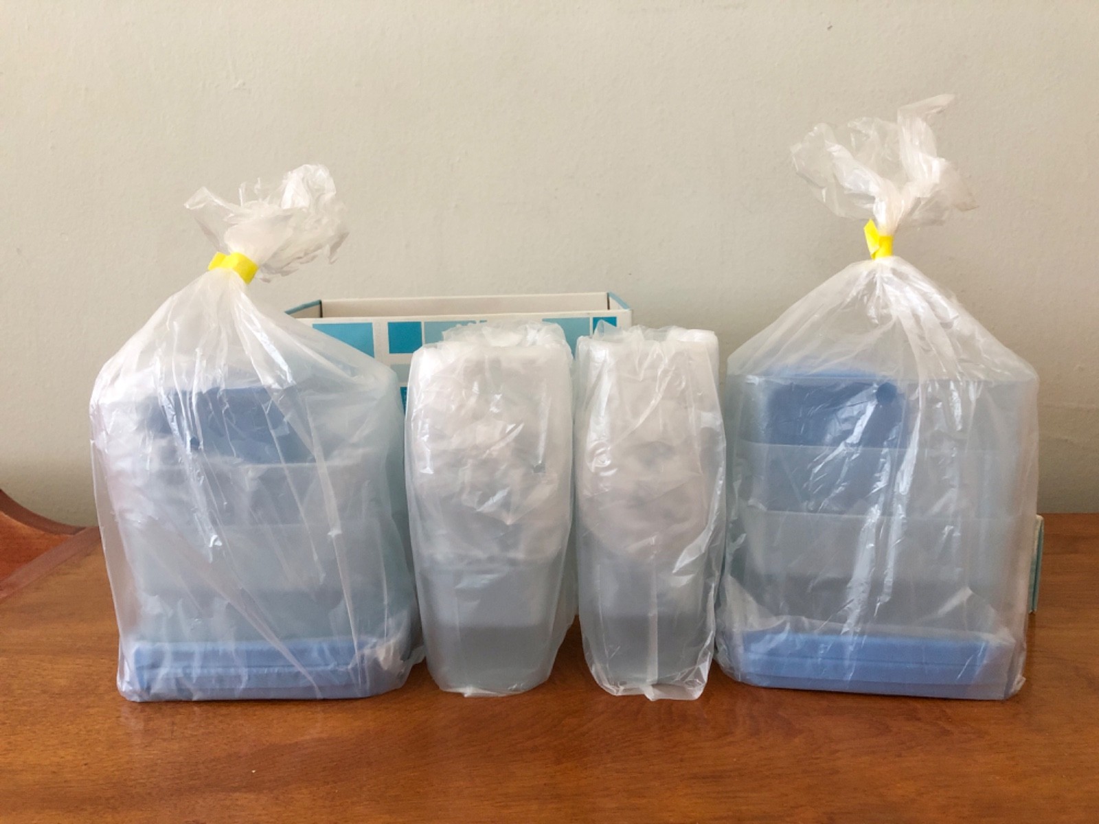 TUPPERWARE HANDY FUNCTIONAL PETITE SQUARE CONTAINERS (14 PIECES)*NEW IN ORG BOX*