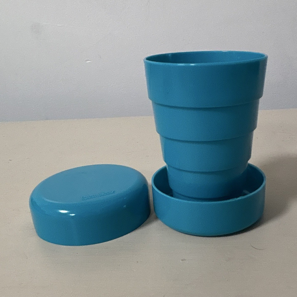 Vintage collapsible cup with lid